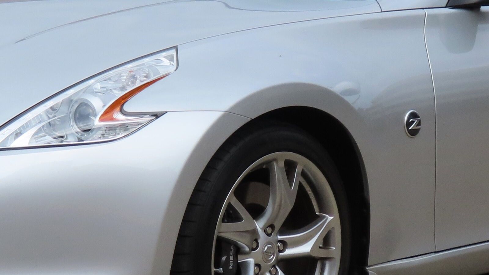 2010 Nissan 370Z (Z34) — front three-quarter view