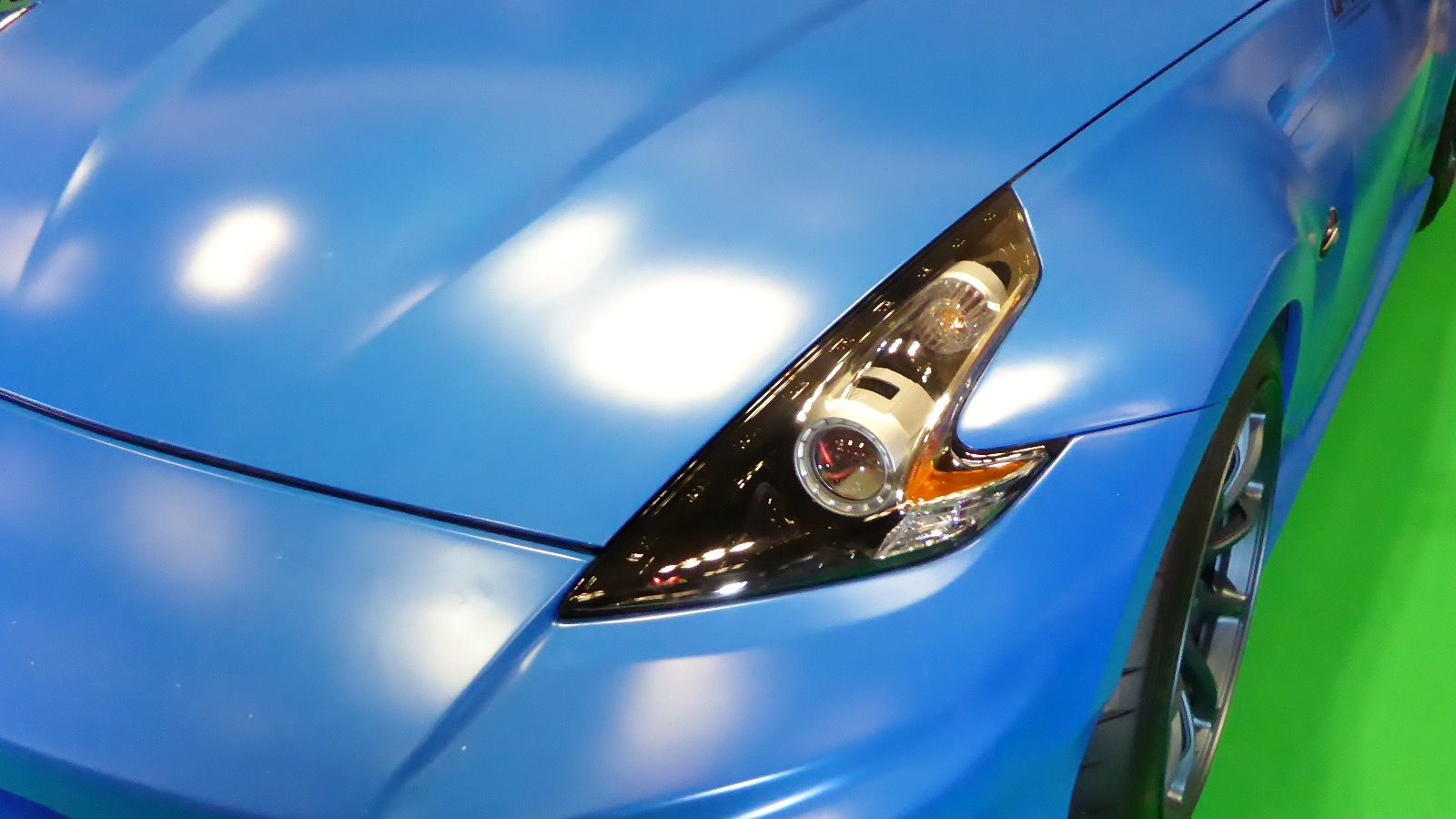 2015 Nissan 370Z (Z34) — front three-quarter view