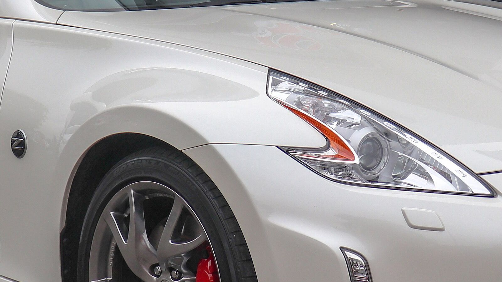 2016 Nissan 370Z (Z34) — front three-quarter view