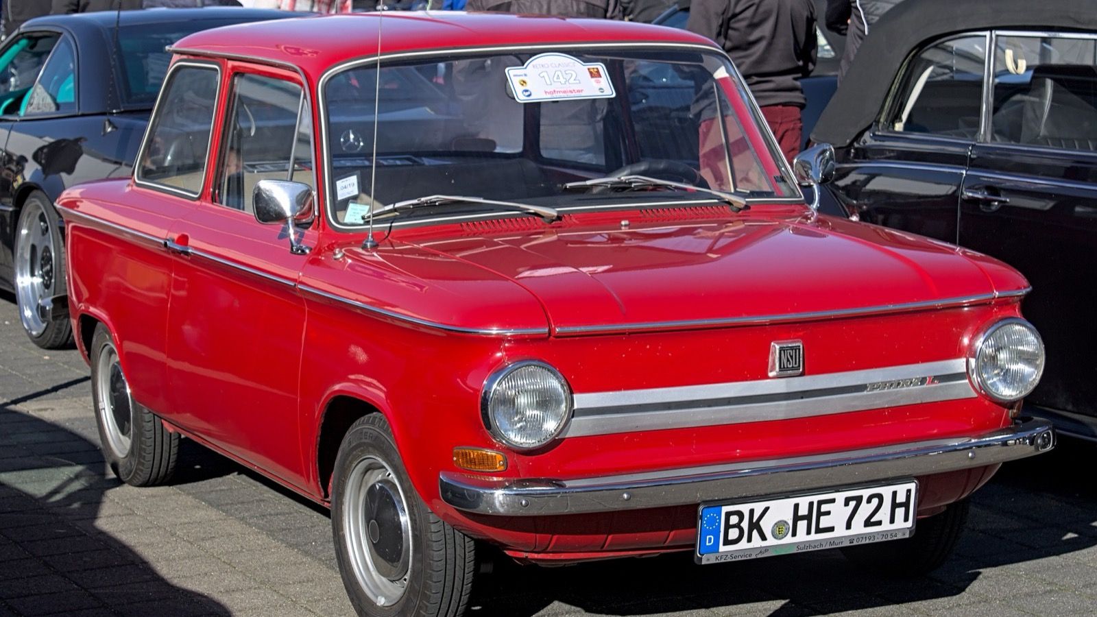 NSU Prinz 4 L in red, front three-quarter view at a classic car meeting