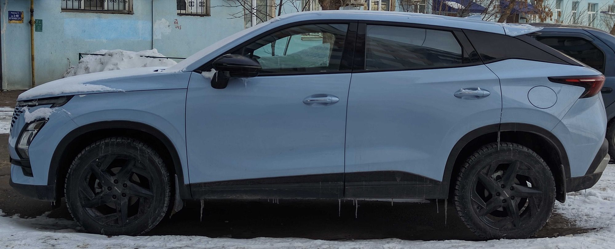 Light blue 2023 Omoda C5 crossover, side profile