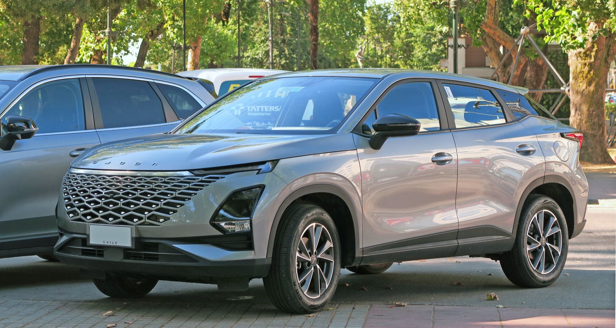 Grey 2025 Omoda C5 1.5 Urban crossover, front three-quarter view