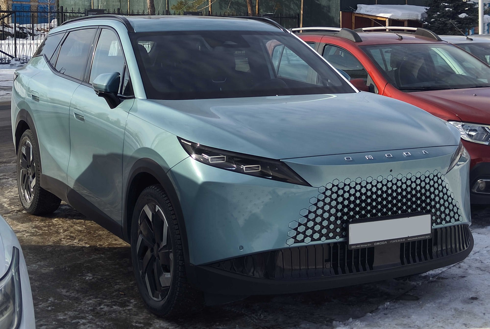 Mint green 2025 Omoda C7, front three-quarter view