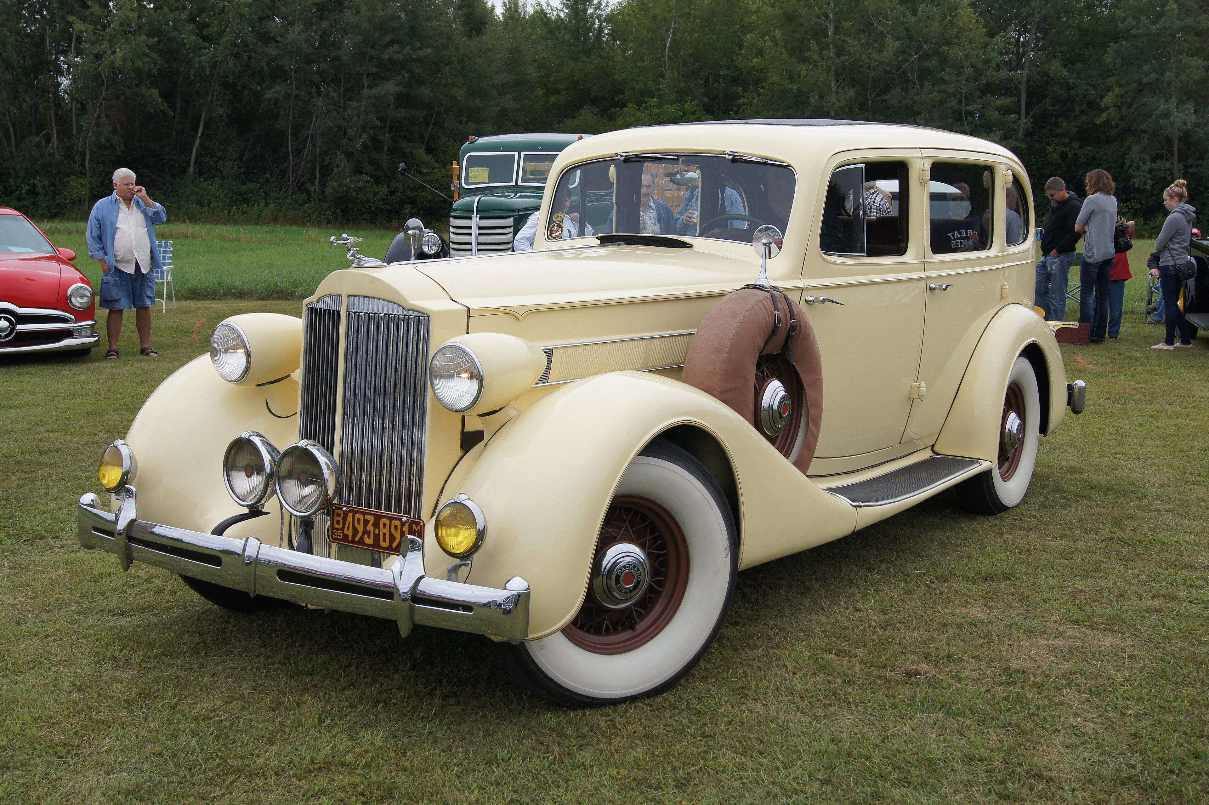 Cream 1935 Packard One-Twenty sedan, front three-quarter view