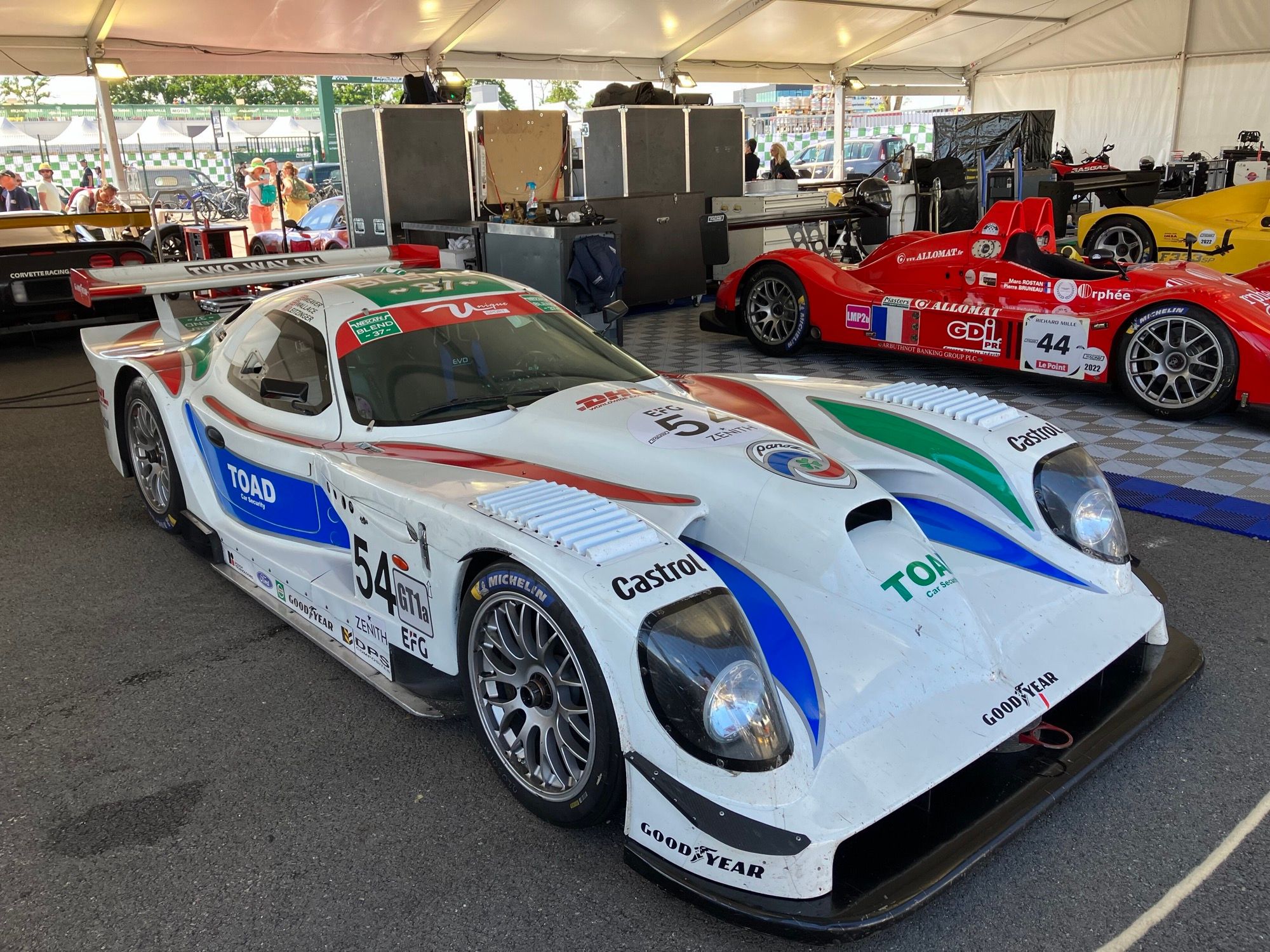 White liveried Panoz Esperante GTR-1 GT1 race car, front three-quarter view