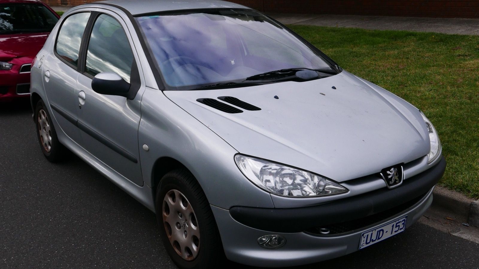 Silver 2004 Peugeot 206 XT five-door hatchback, rear three-quarter view