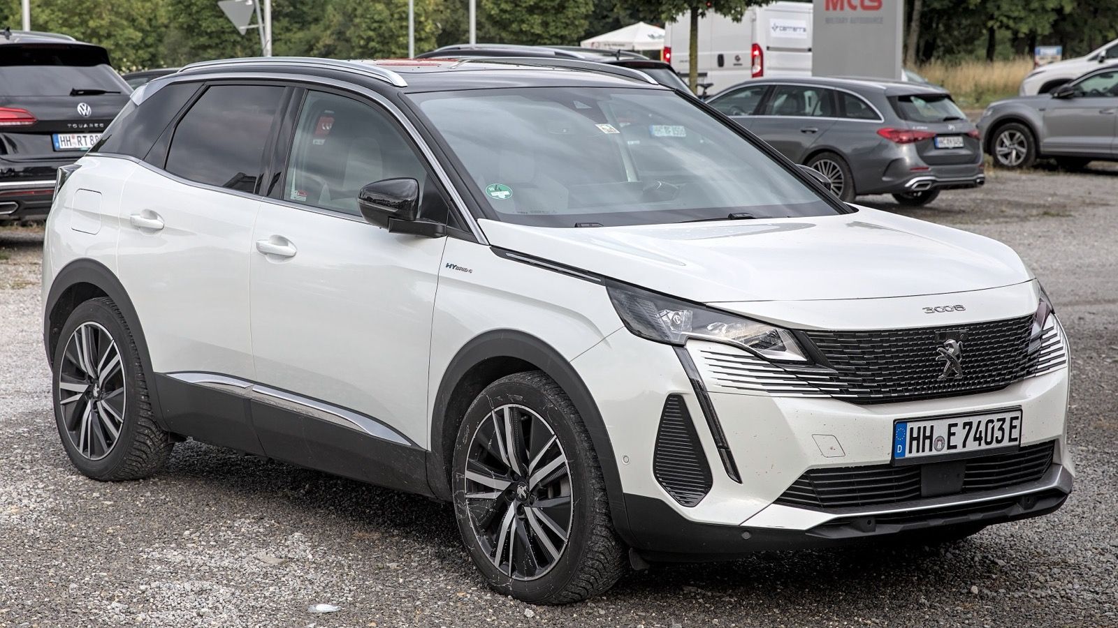 White 2021 Peugeot 3008 Hybrid4 SUV, front three-quarter view