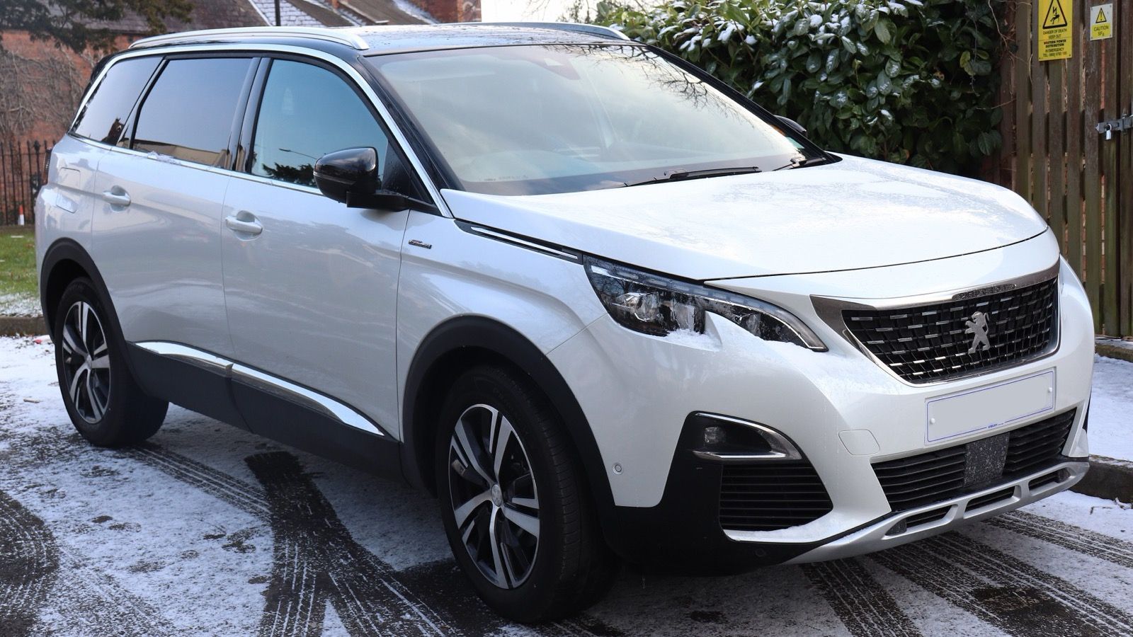 White 2017 Peugeot 5008 GT Line seven-seat SUV, front three-quarter view