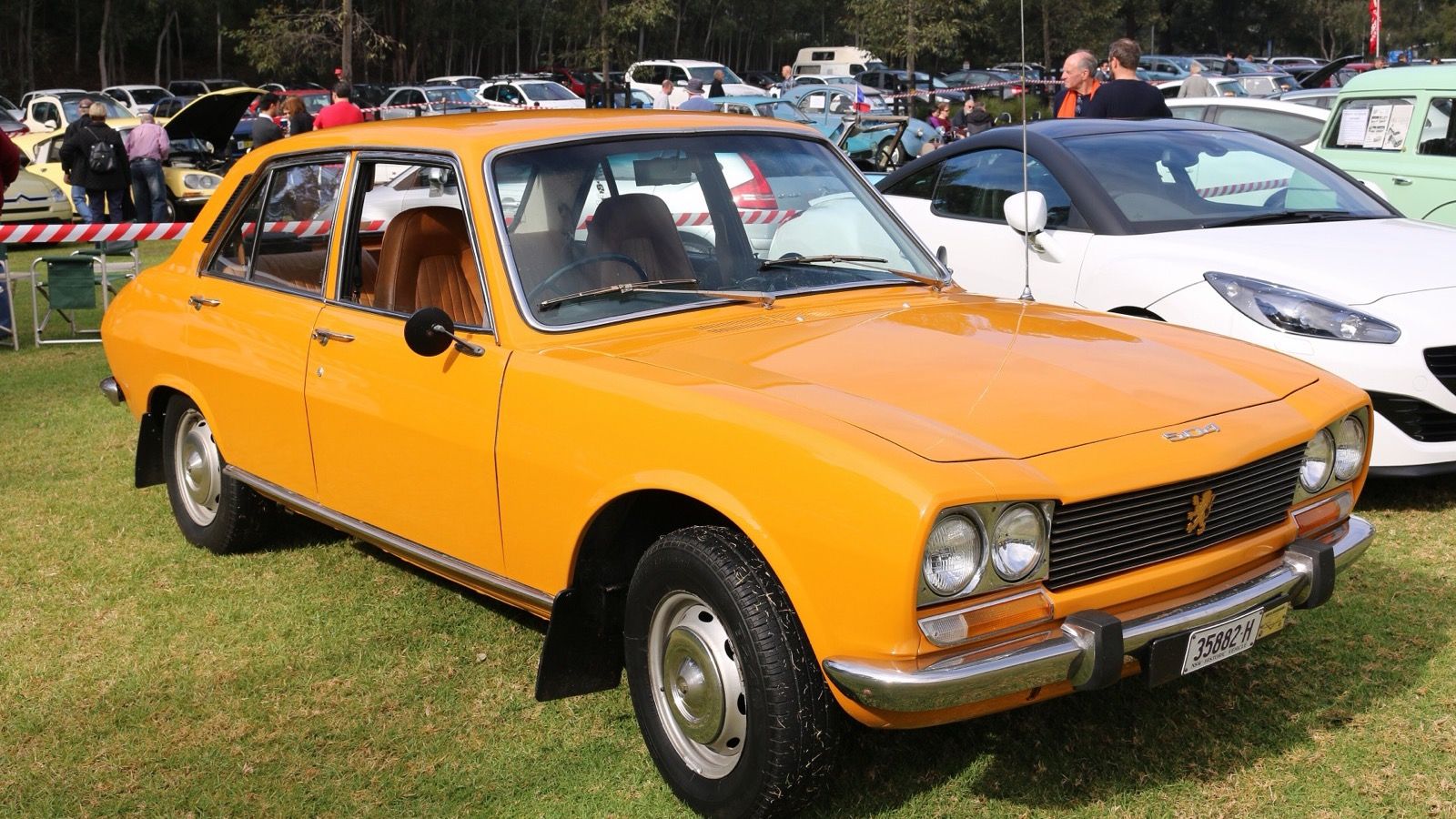 Orange 1974 Peugeot 504 GL saloon, front three-quarter view
