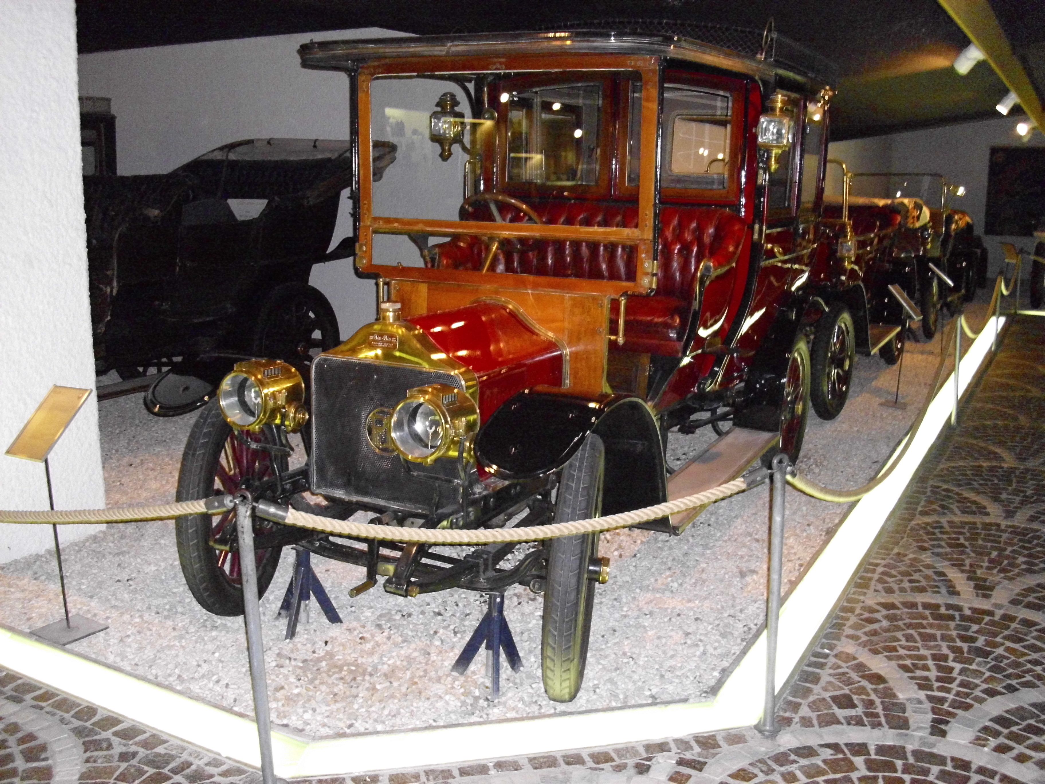 1911 Pic-Pic coupé-chauffeur with red coachwork on museum display, front three-quarter view