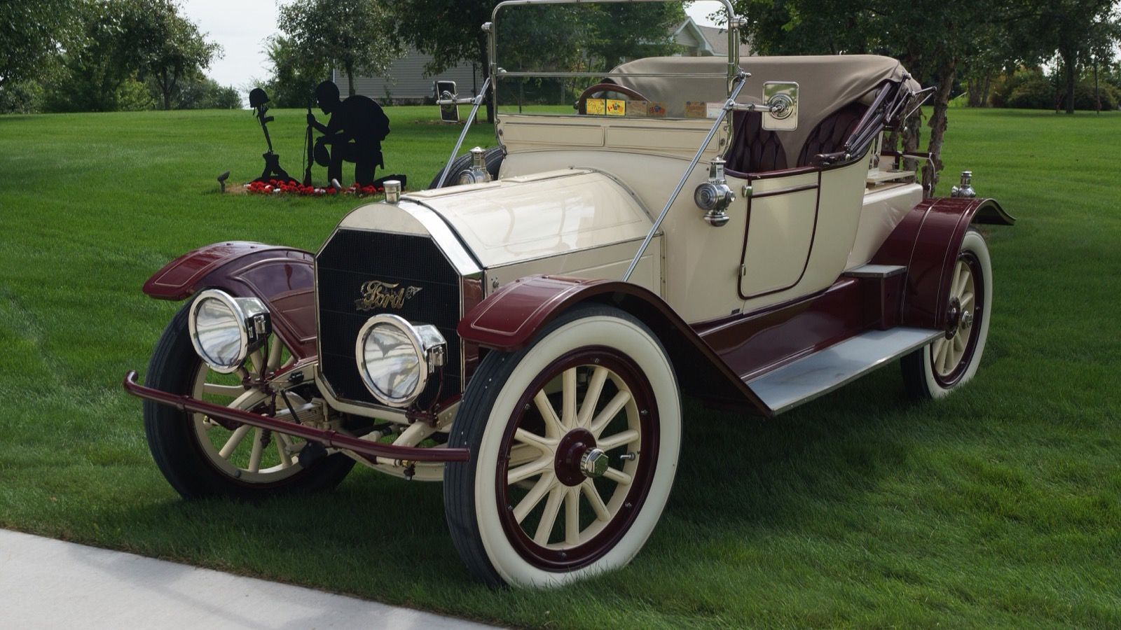 1913 Pierce-Arrow Model 36, side profile