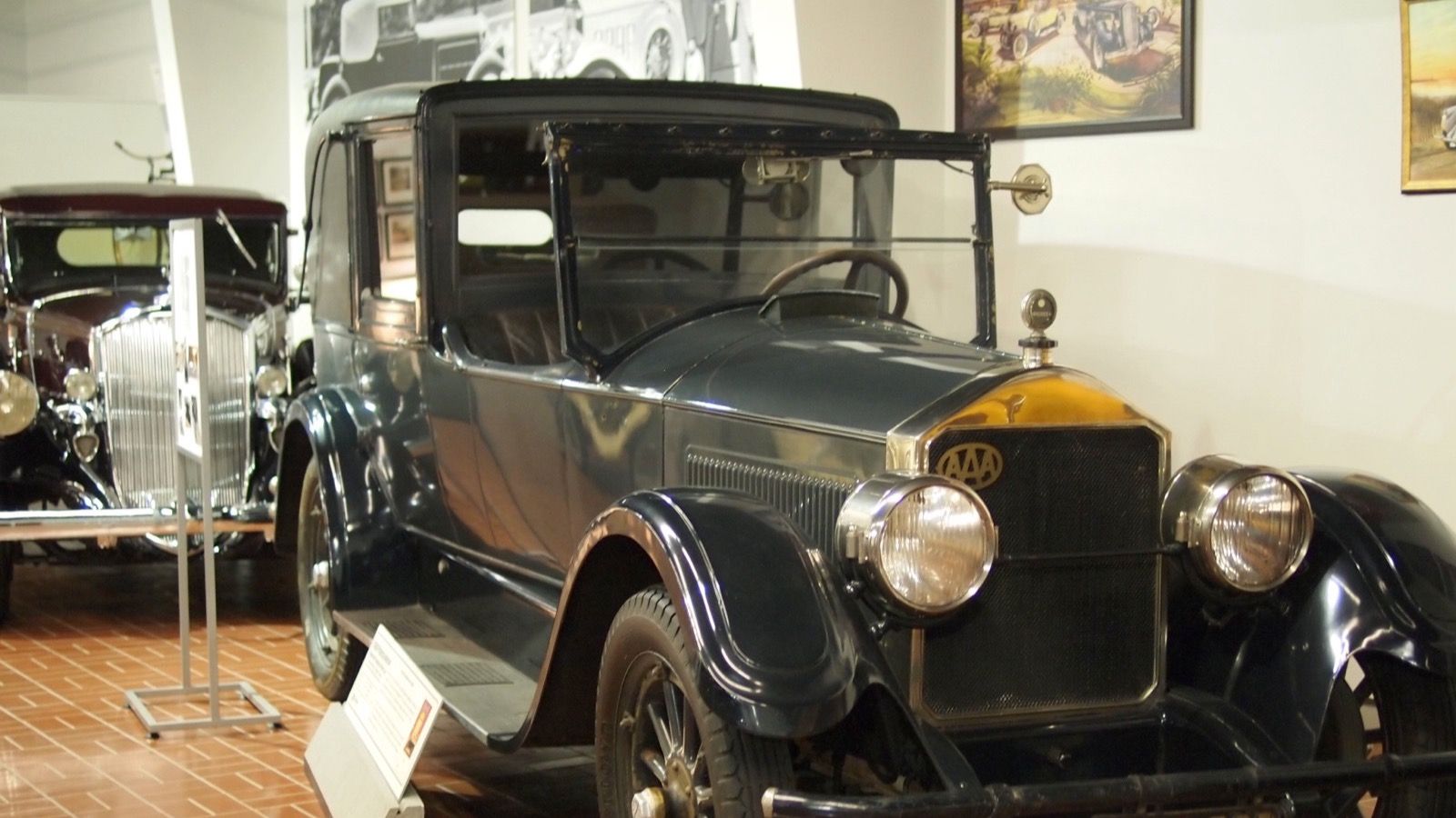 1926 Pierce-Arrow Series 80 Derham Town Car, side profile