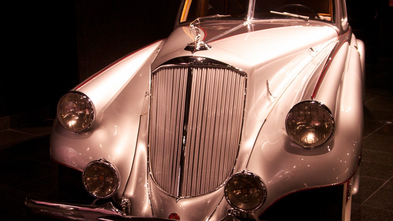 1933 Pierce-Arrow Silver Arrow V-12 streamlined fastback, front three-quarter view