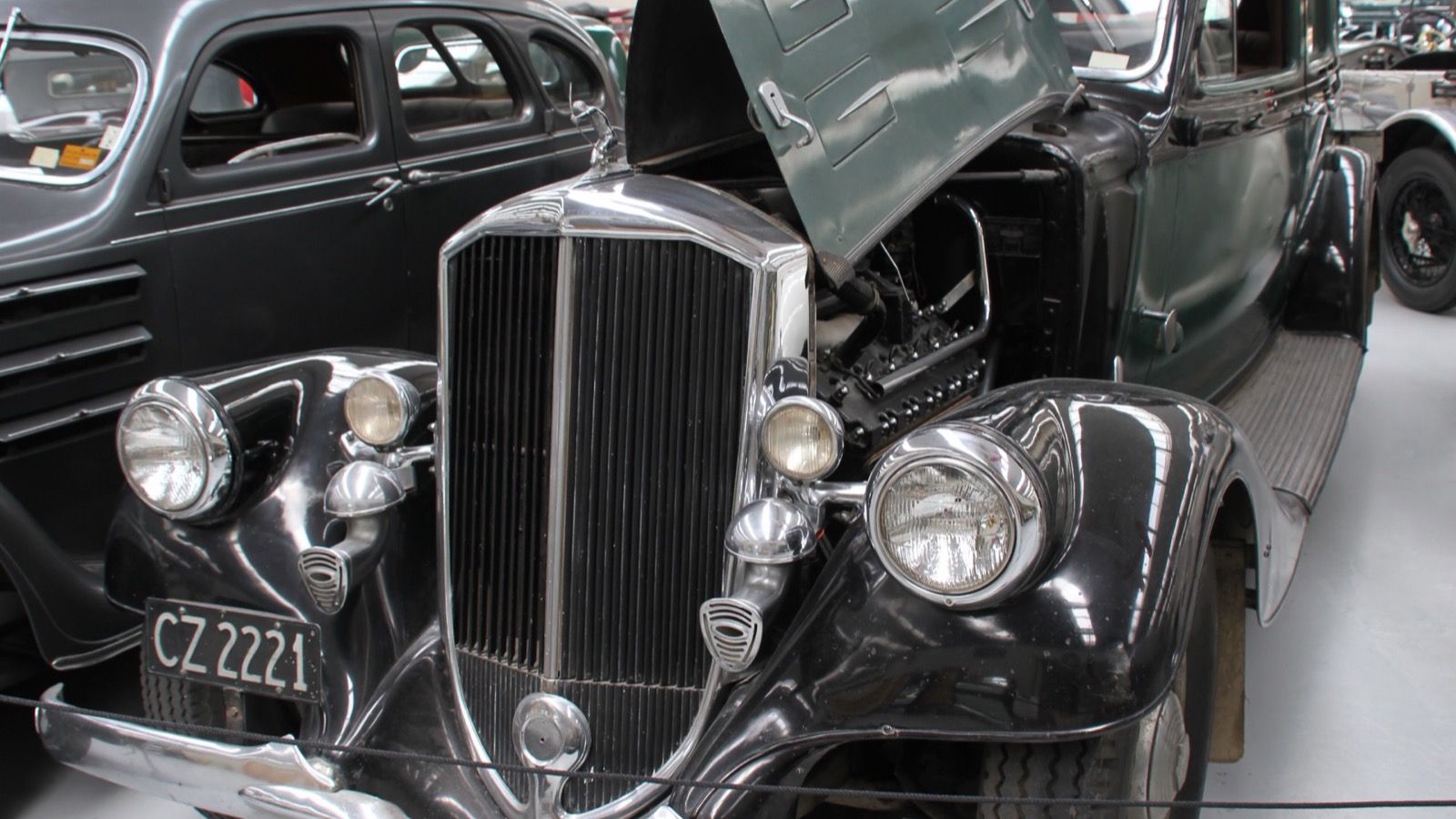 1934 Pierce-Arrow V-12, front three-quarter view
