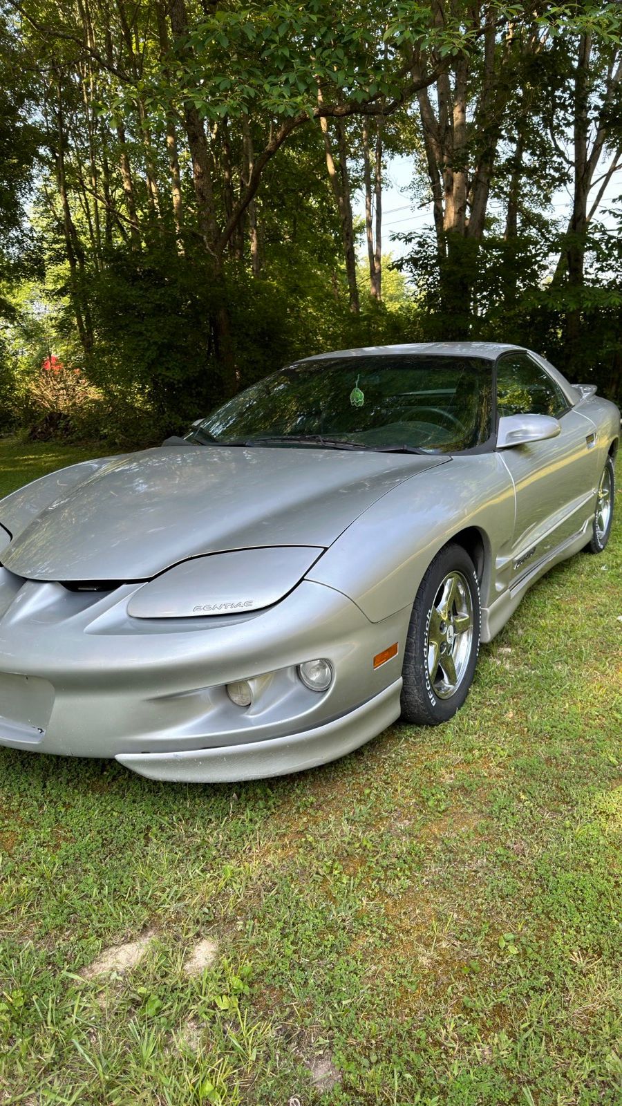 1998 Pontiac Firebird, fourth generation — front three-quarter view