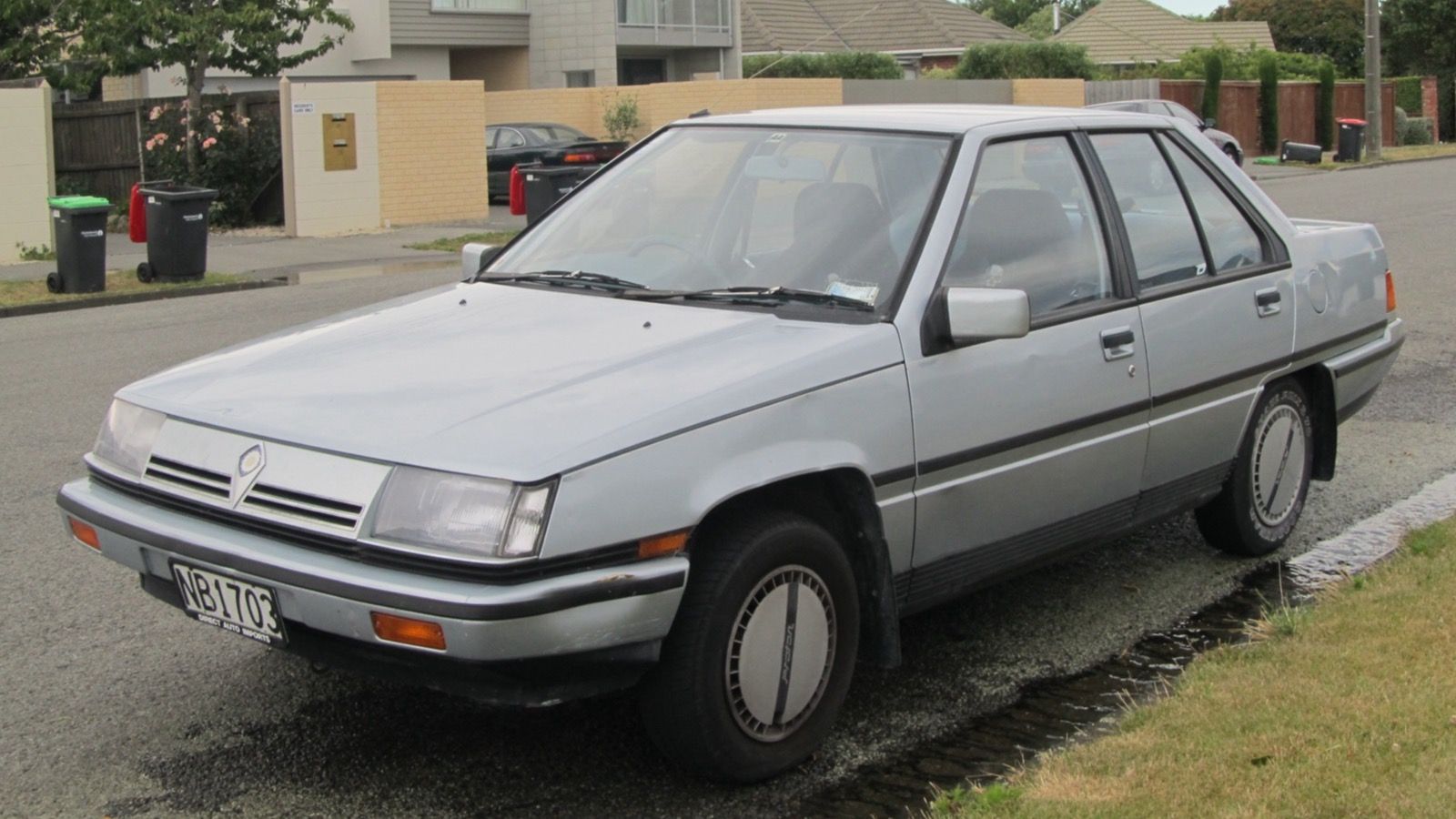 Silver 1987 Proton Saga 1.5 GLX four-door saloon, front three-quarter view