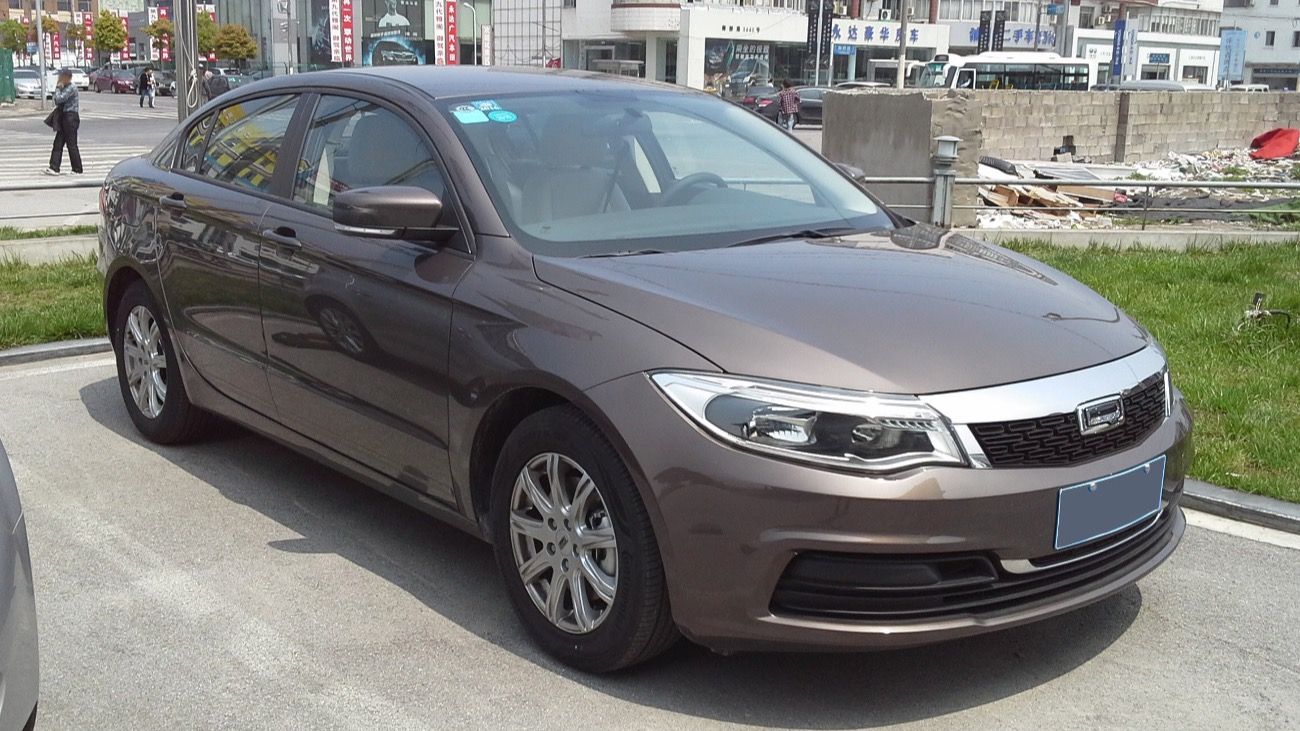 Brown Qoros 3 four-door sedan, front three-quarter view