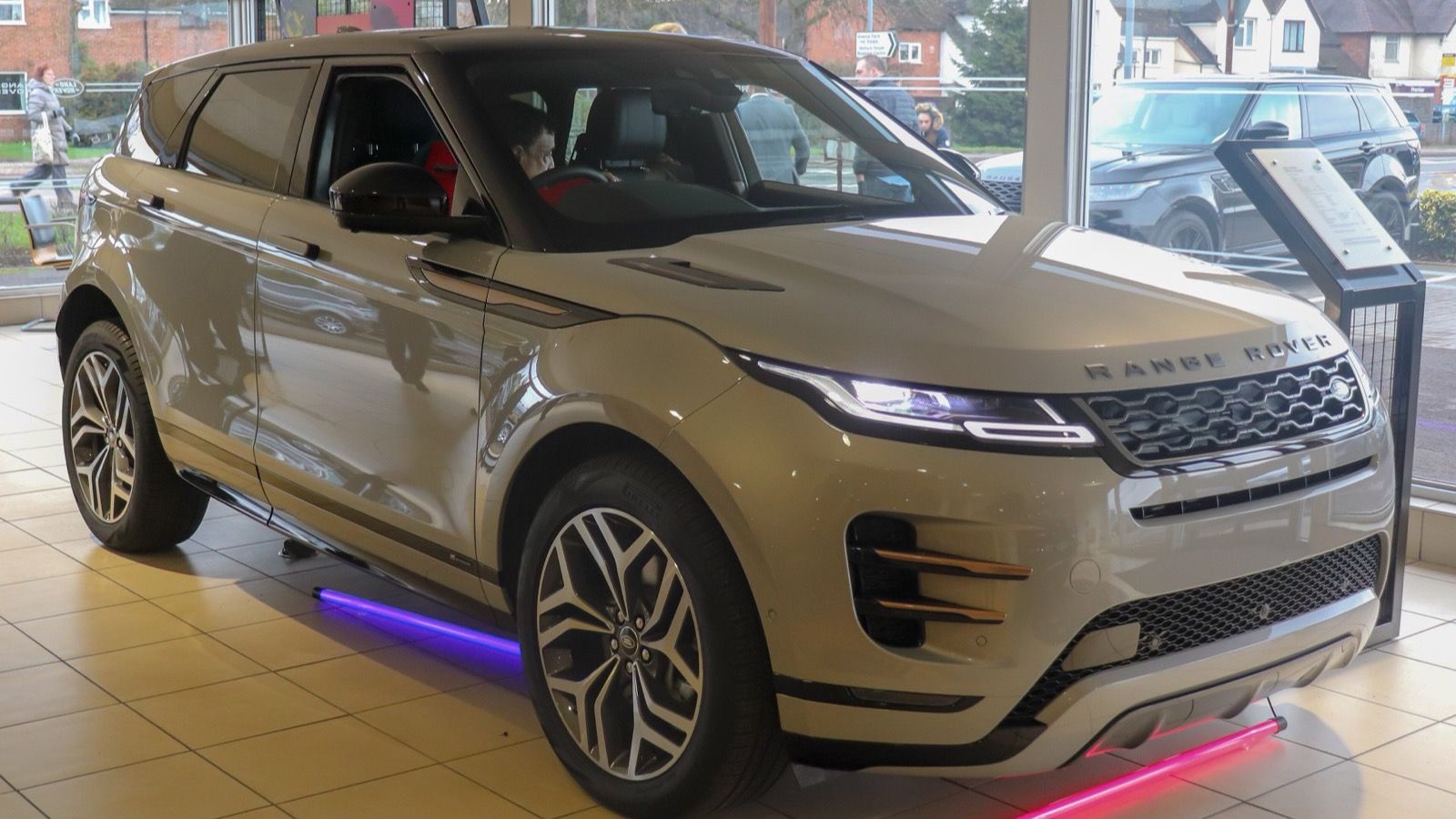 Bronze 2019 Range Rover Evoque D180 SE (L551), front three-quarter view