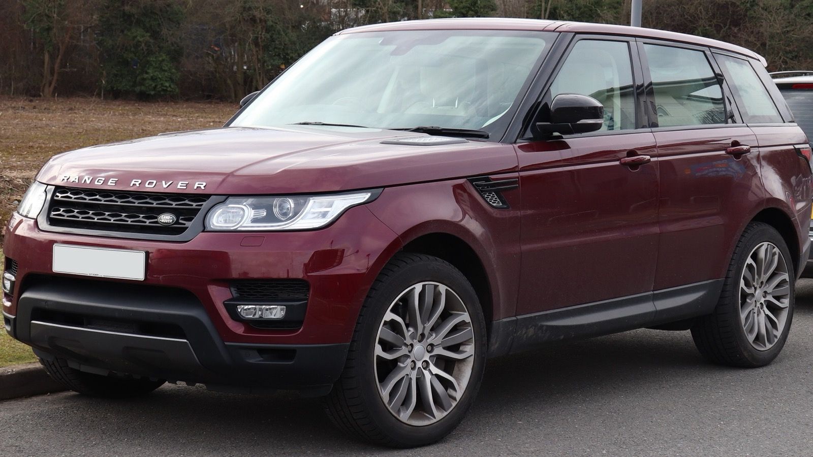 Red 2015 Range Rover Sport HSE (L494), front three-quarter view