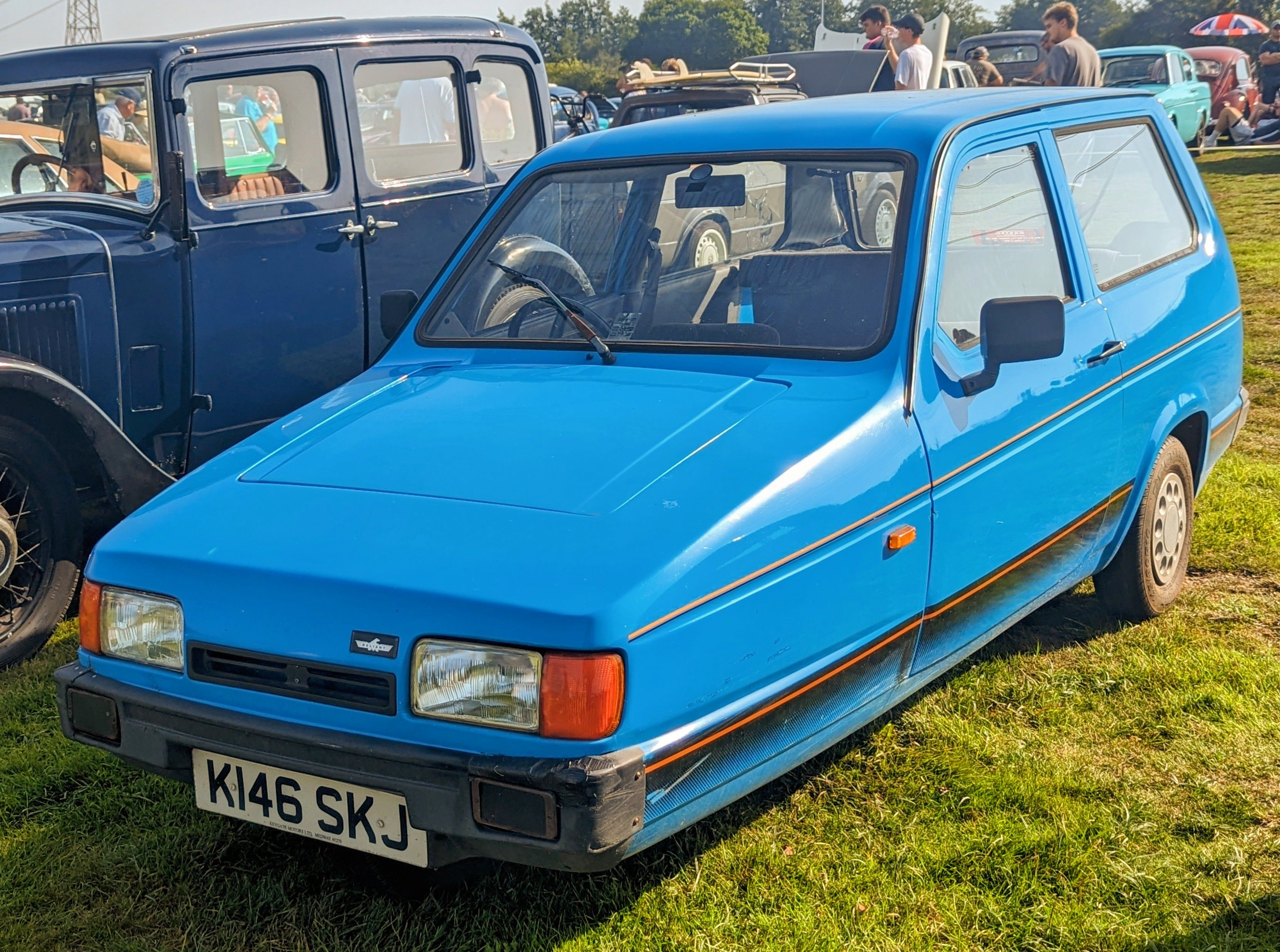 Blue 1992 Reliant Robin LX three-wheeler, front three-quarter view