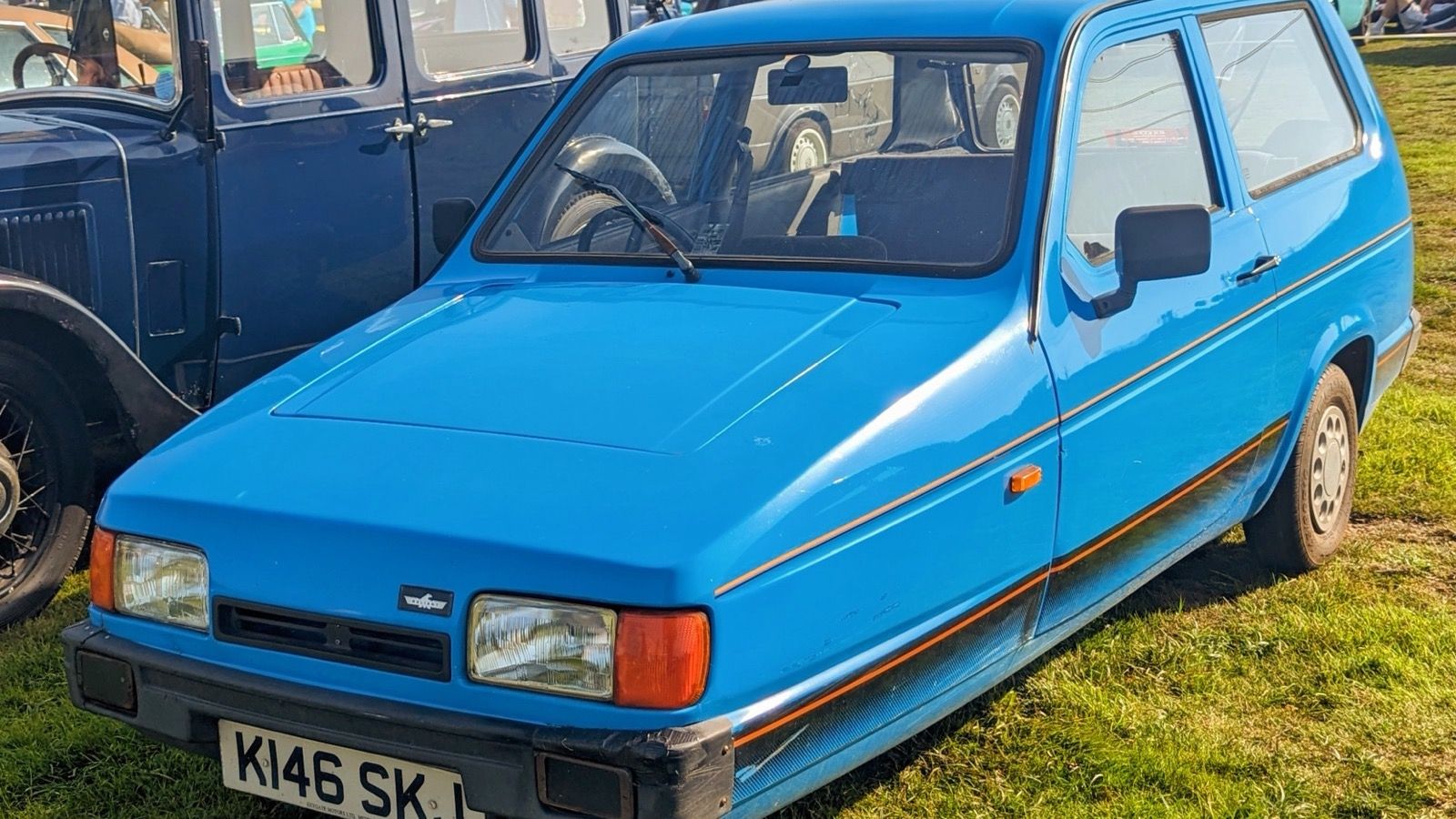 Blue 1992 Reliant Robin LX three-wheeler, front three-quarter view
