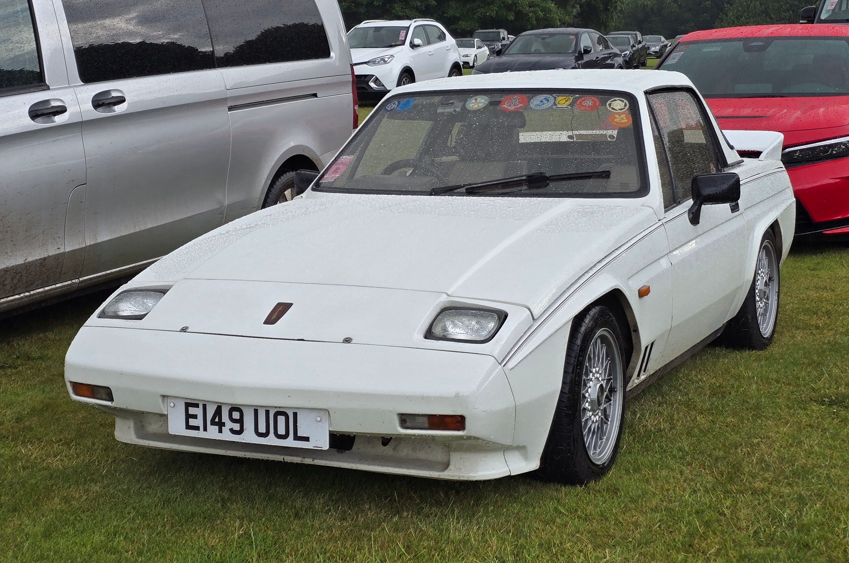 White 1988 Reliant Scimitar SS1 with hardtop fitted, front three-quarter view