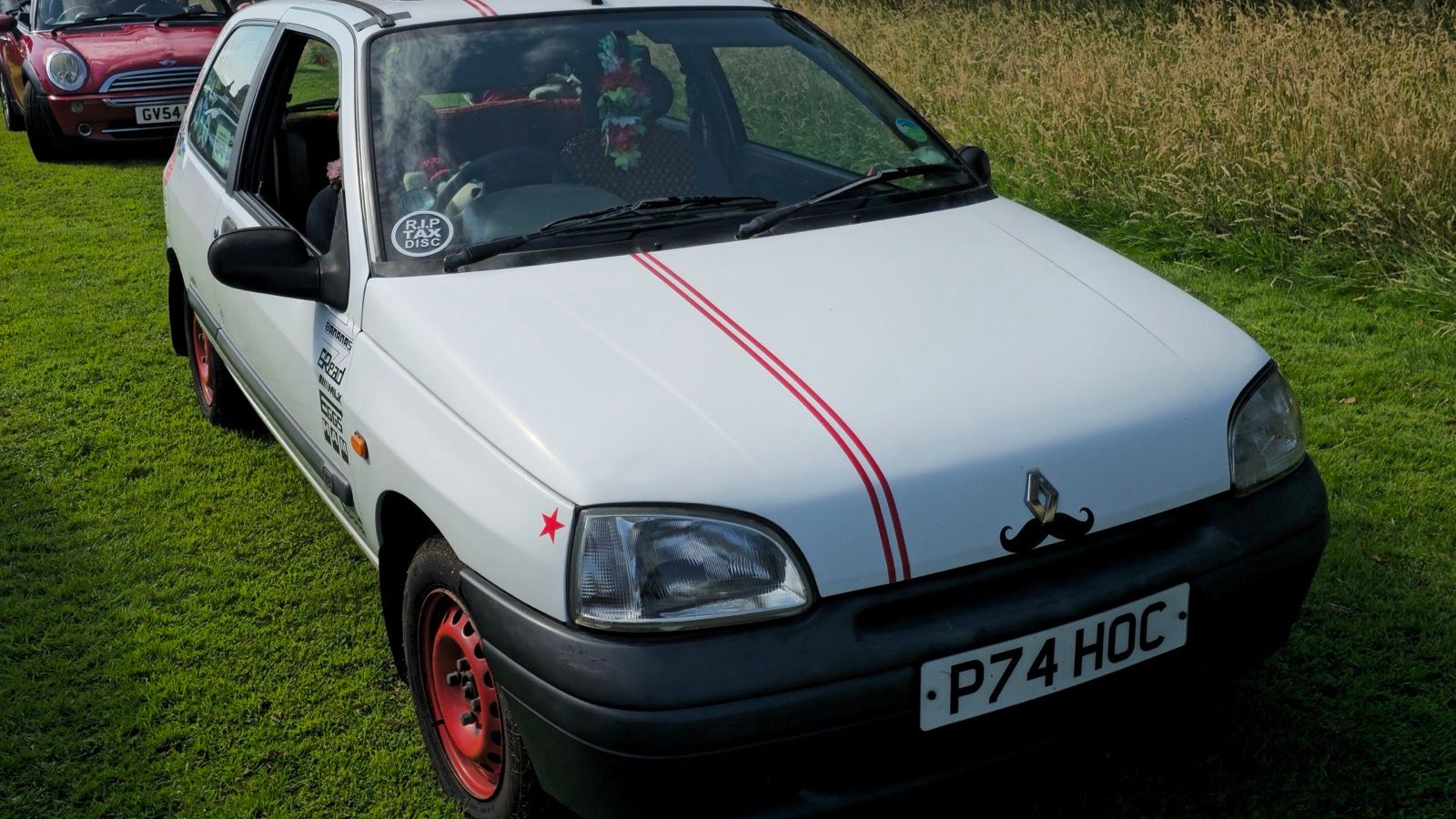1996 first-generation Renault Clio RL Oasis 1.2 hatchback, front three-quarter view