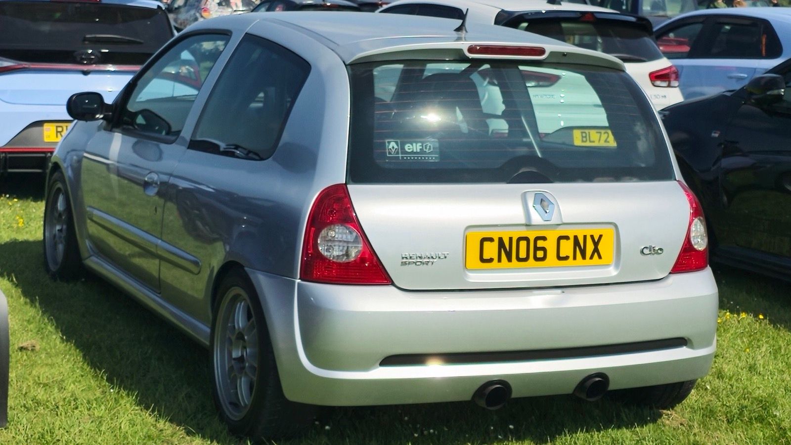 2006 third-generation Renault Clio RS hot hatch, front three-quarter view