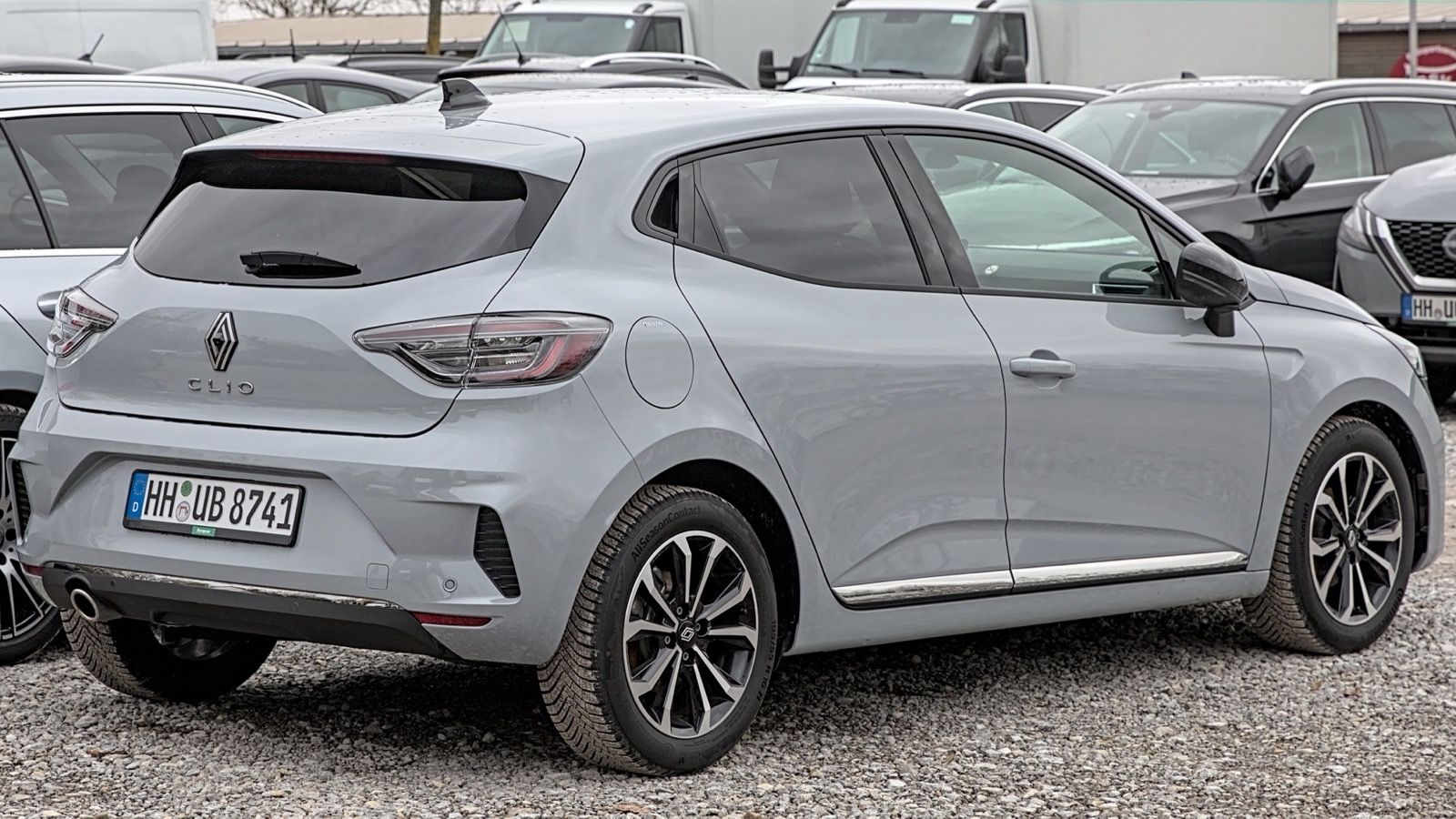 2023 fifth-generation Renault Clio V hatchback, front three-quarter view