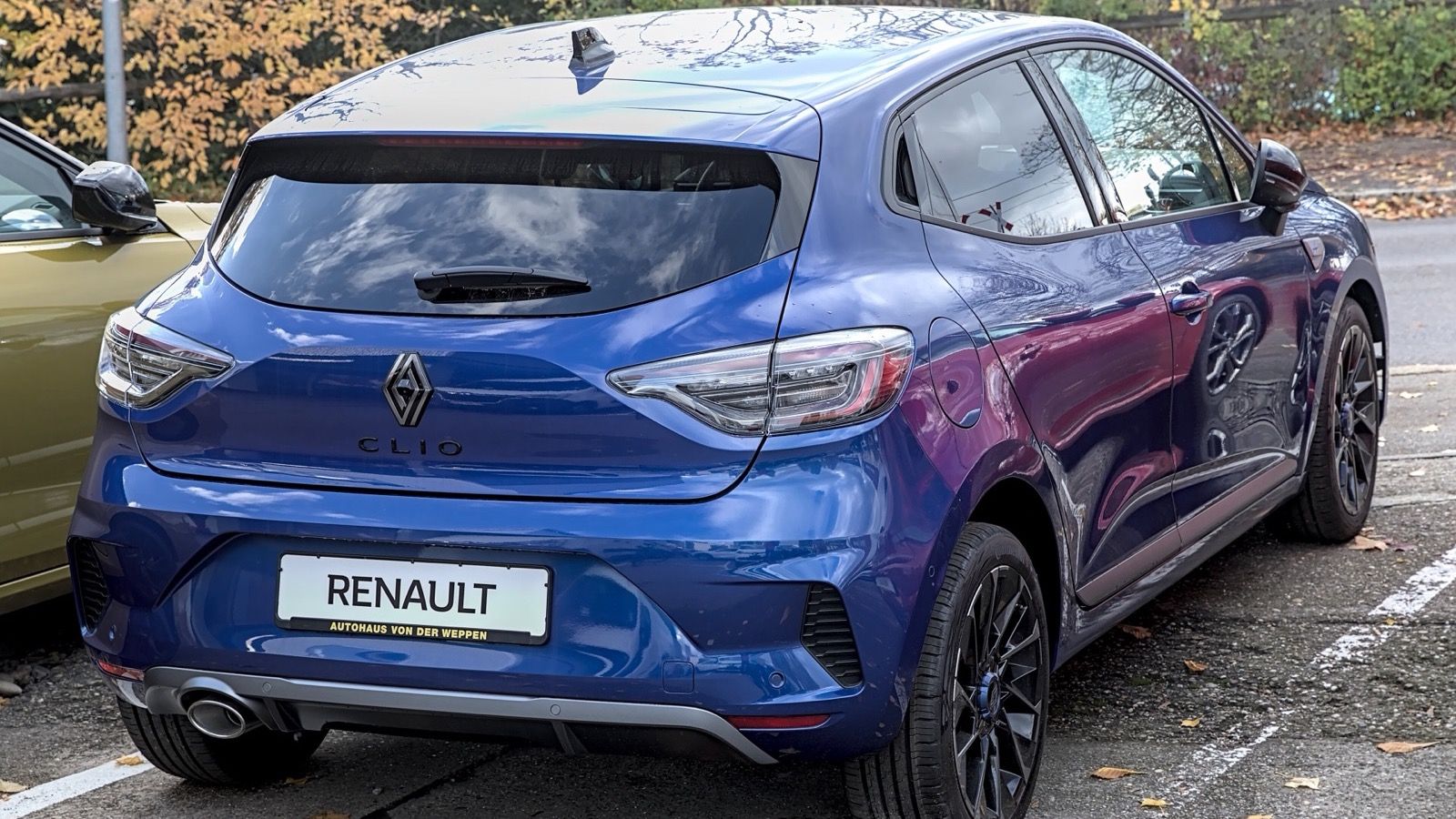 Fifth-generation Renault Clio V Esprit Alpine hatchback, front three-quarter view