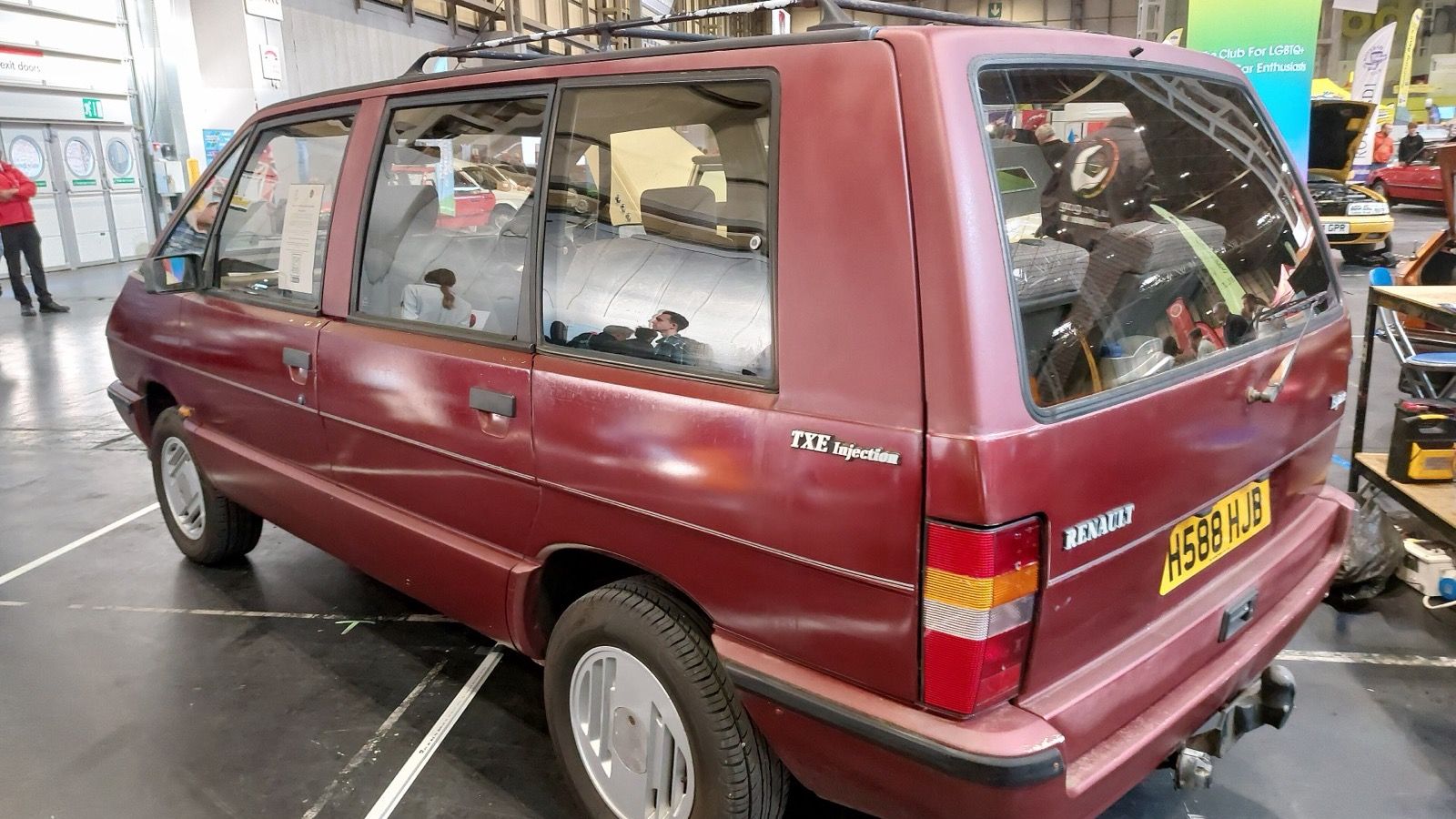1990 Renault Espace 2.0 TXE first-generation MPV, front three-quarter view