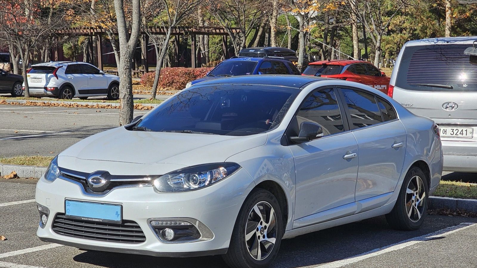 Silver facelifted Samsung SM3 Z.E. electric sedan, front three-quarter view