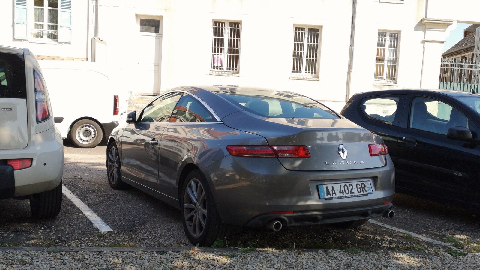 Third-generation Renault Laguna Coupé, front three-quarter view