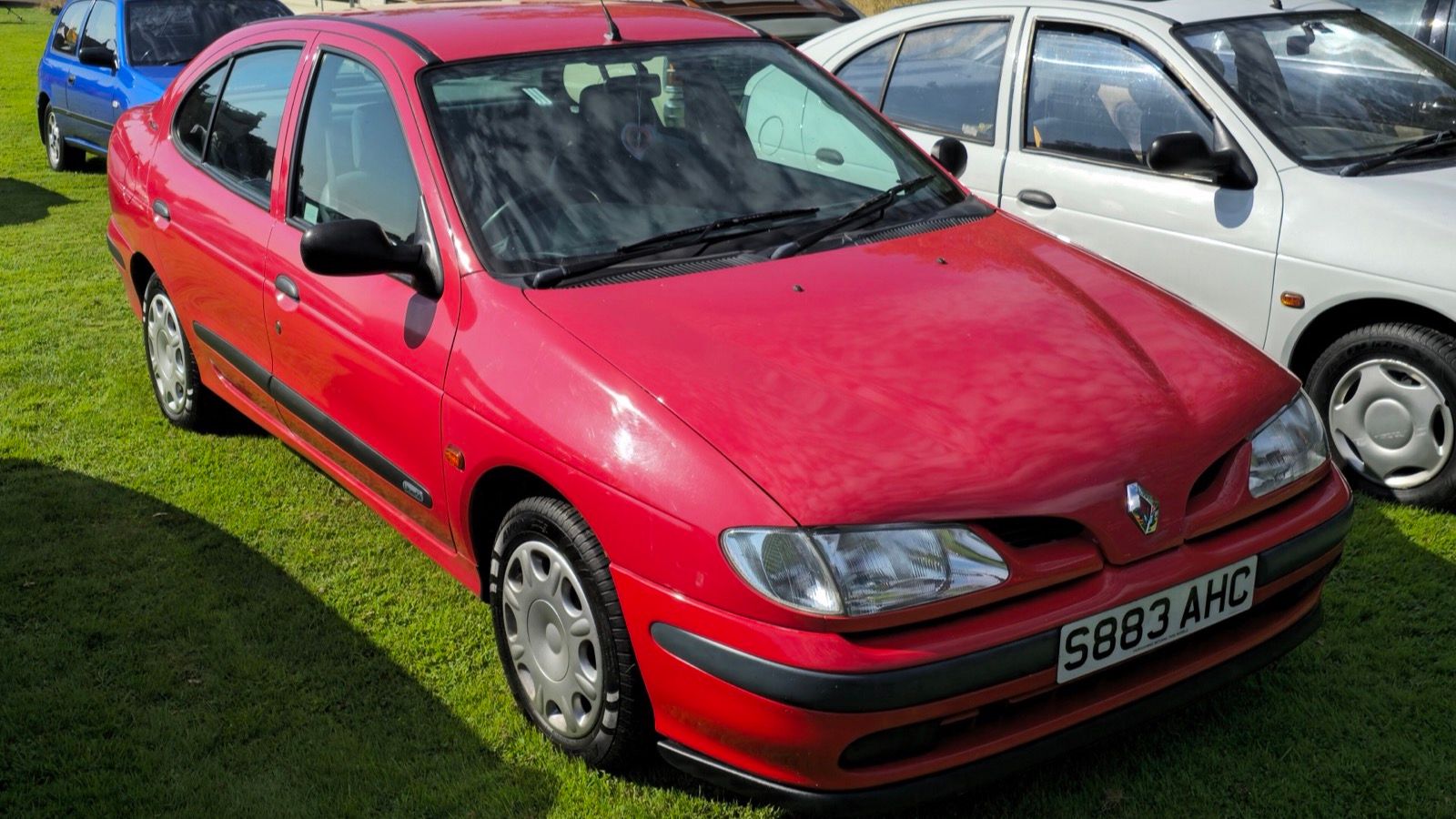 1998 first-generation Renault Mégane Liberté hatchback, front three-quarter view