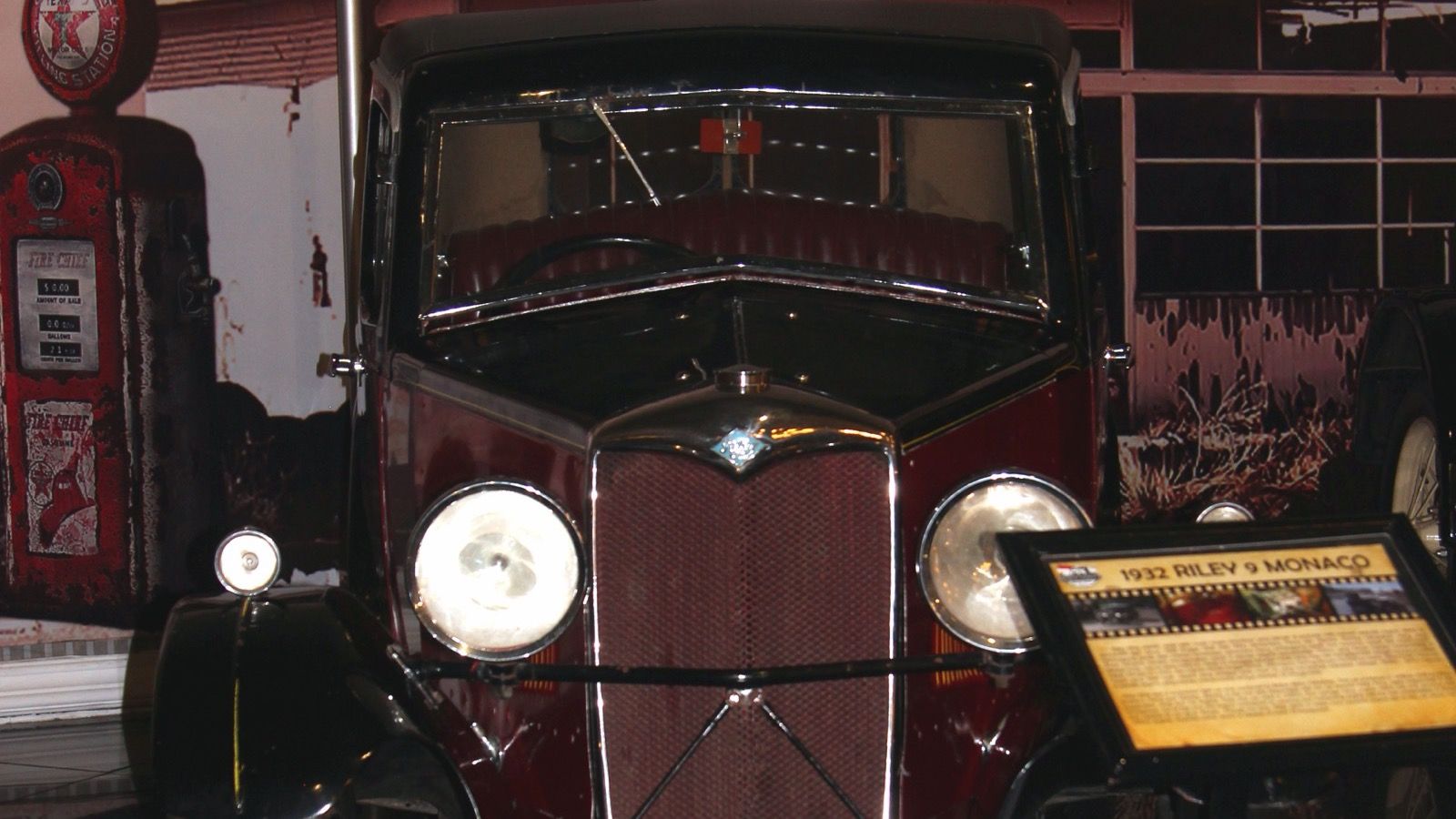 1932 Riley 9 Monaco saloon, front three-quarter view