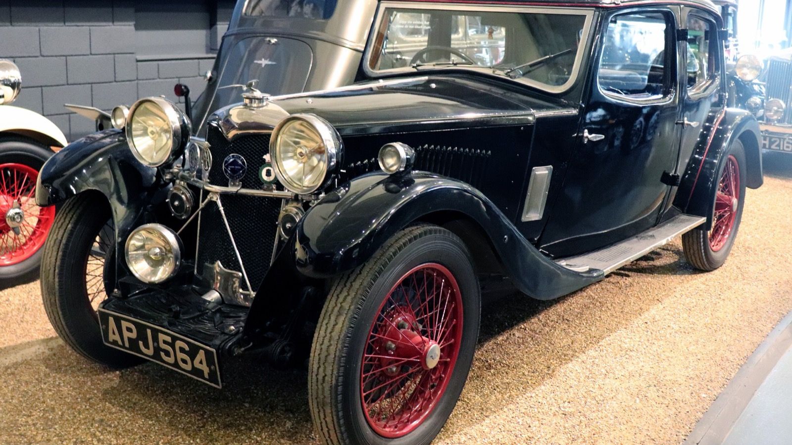 1933 Riley Nine Kestrel saloon, front three-quarter view