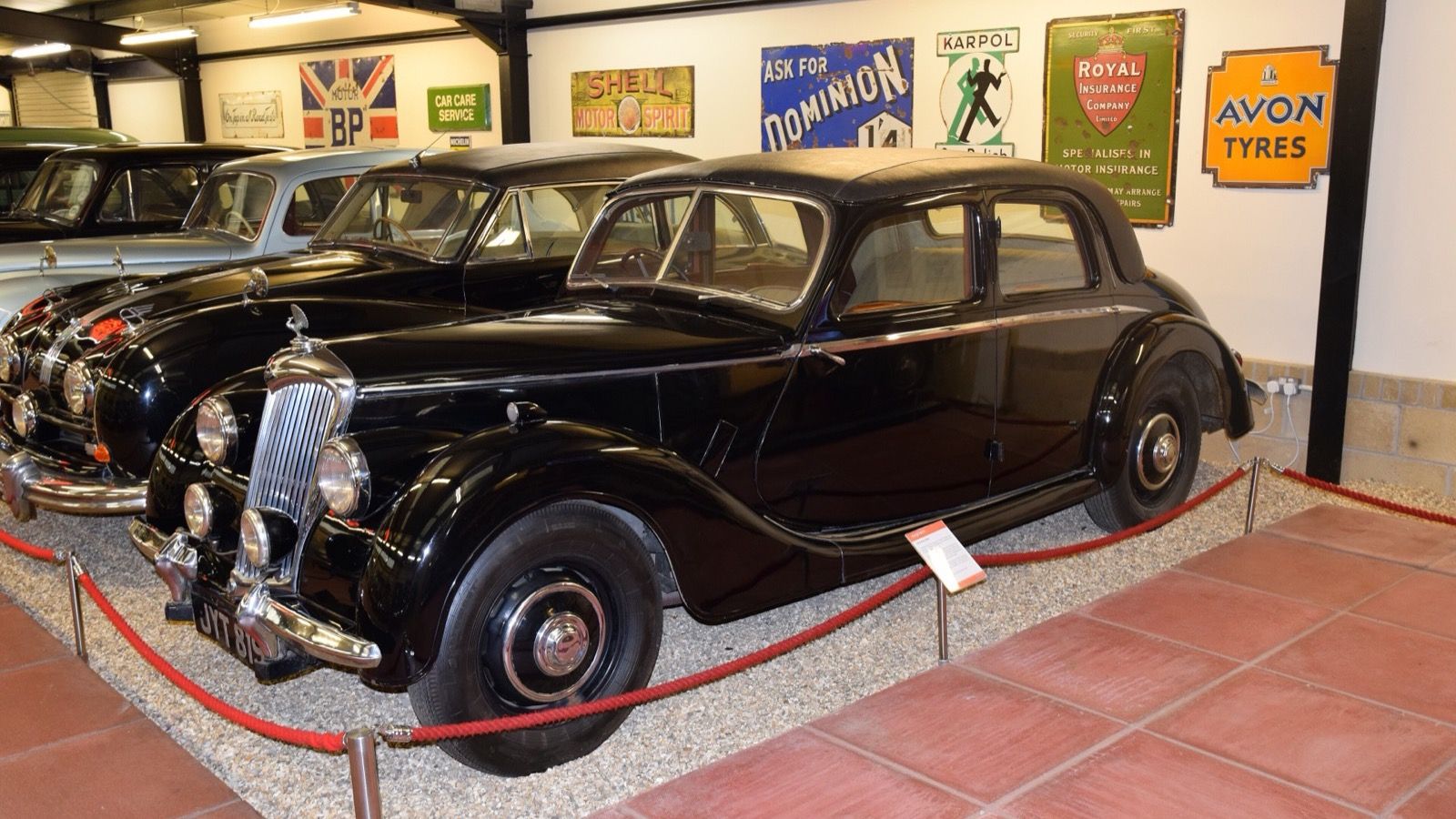 1948 Riley RMA 1½-litre saloon, front three-quarter view