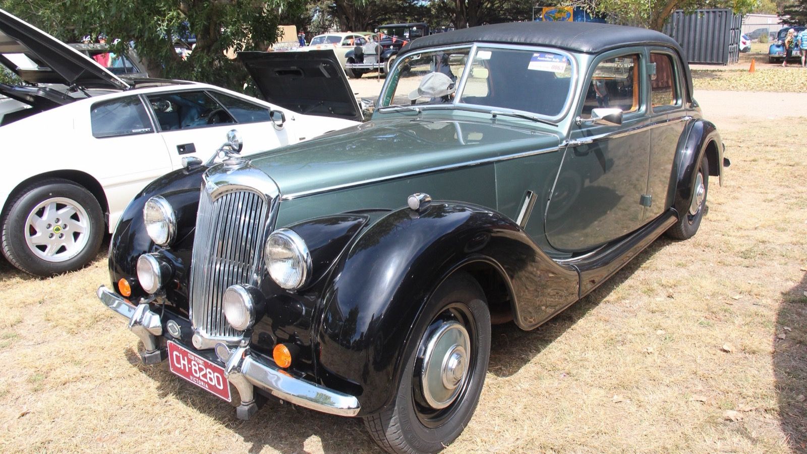 1949 Riley RMB 2½-litre saloon, front three-quarter view