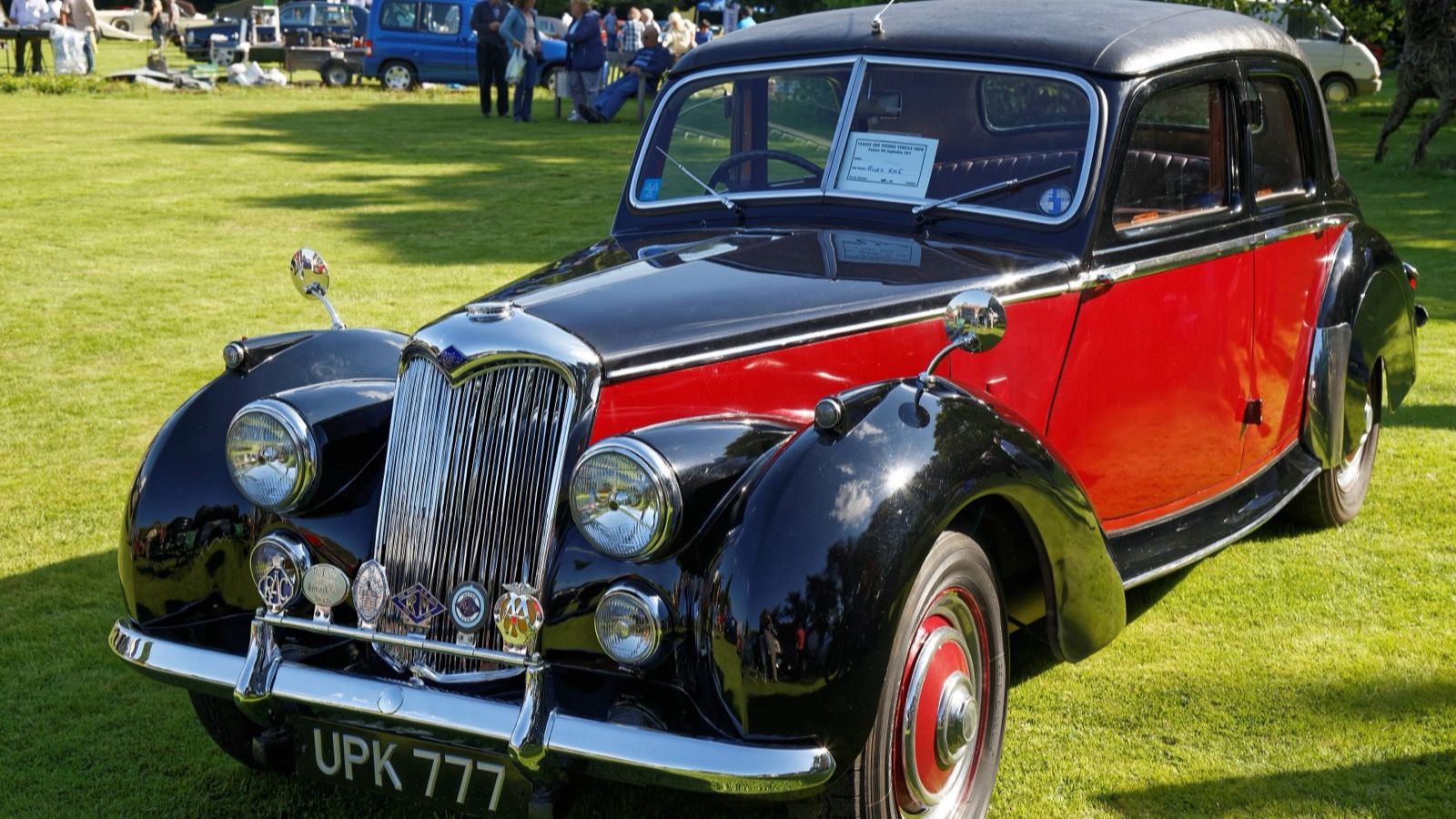 1954 Riley RME 1½-litre saloon, front three-quarter view