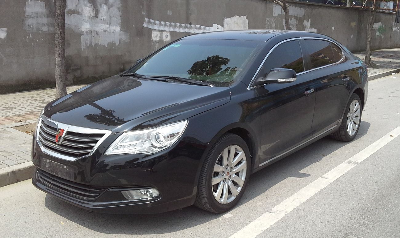 Black facelifted Roewe 950 sedan parked on a Chinese street, front three-quarter view
