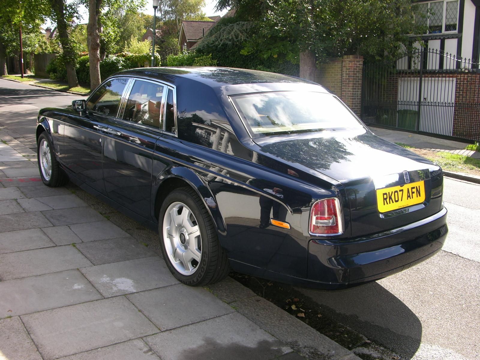 2007 Rolls-Royce Phantom, front three-quarter view