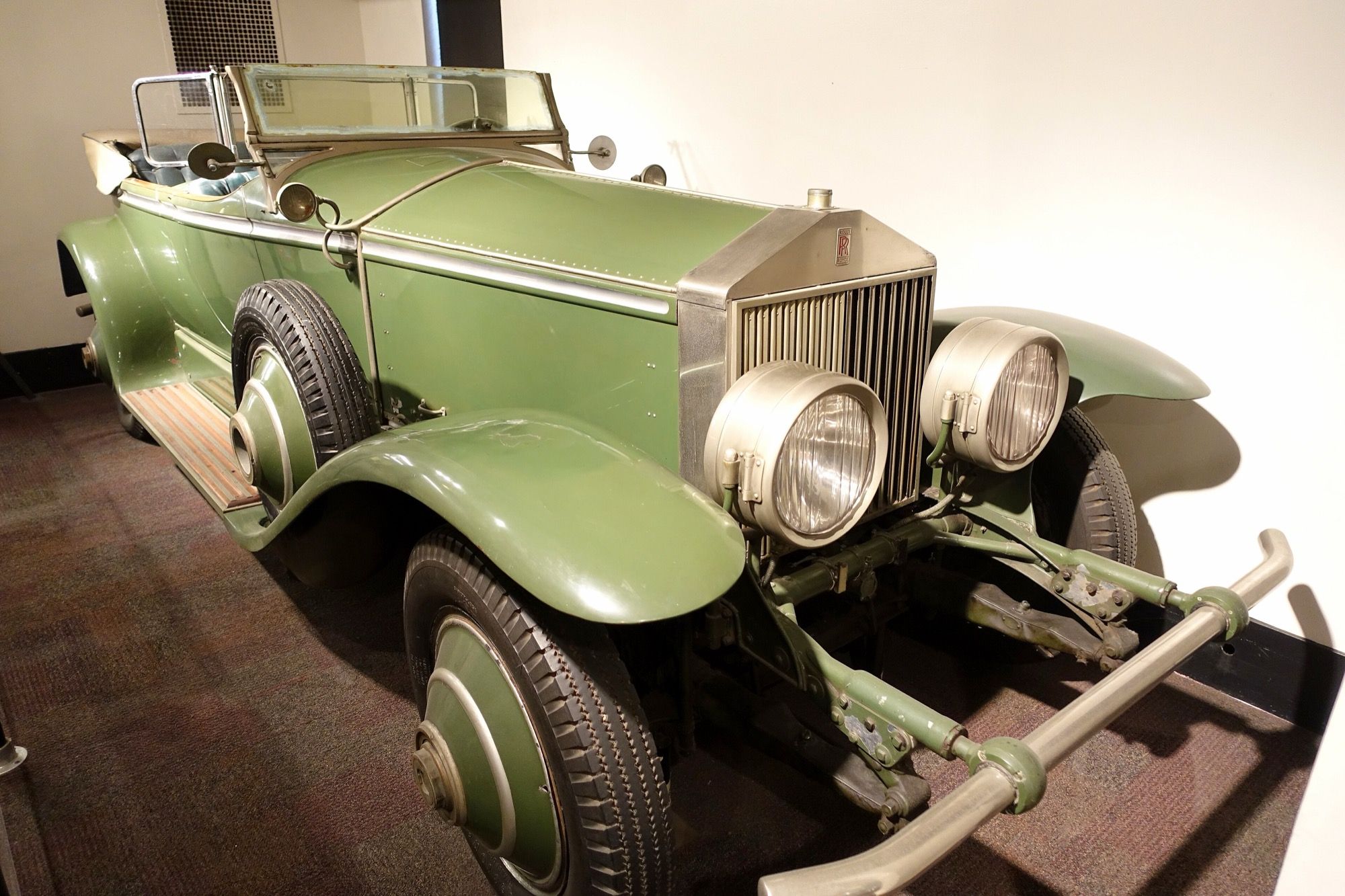 1929 Rolls-Royce Phantom I, front three-quarter view