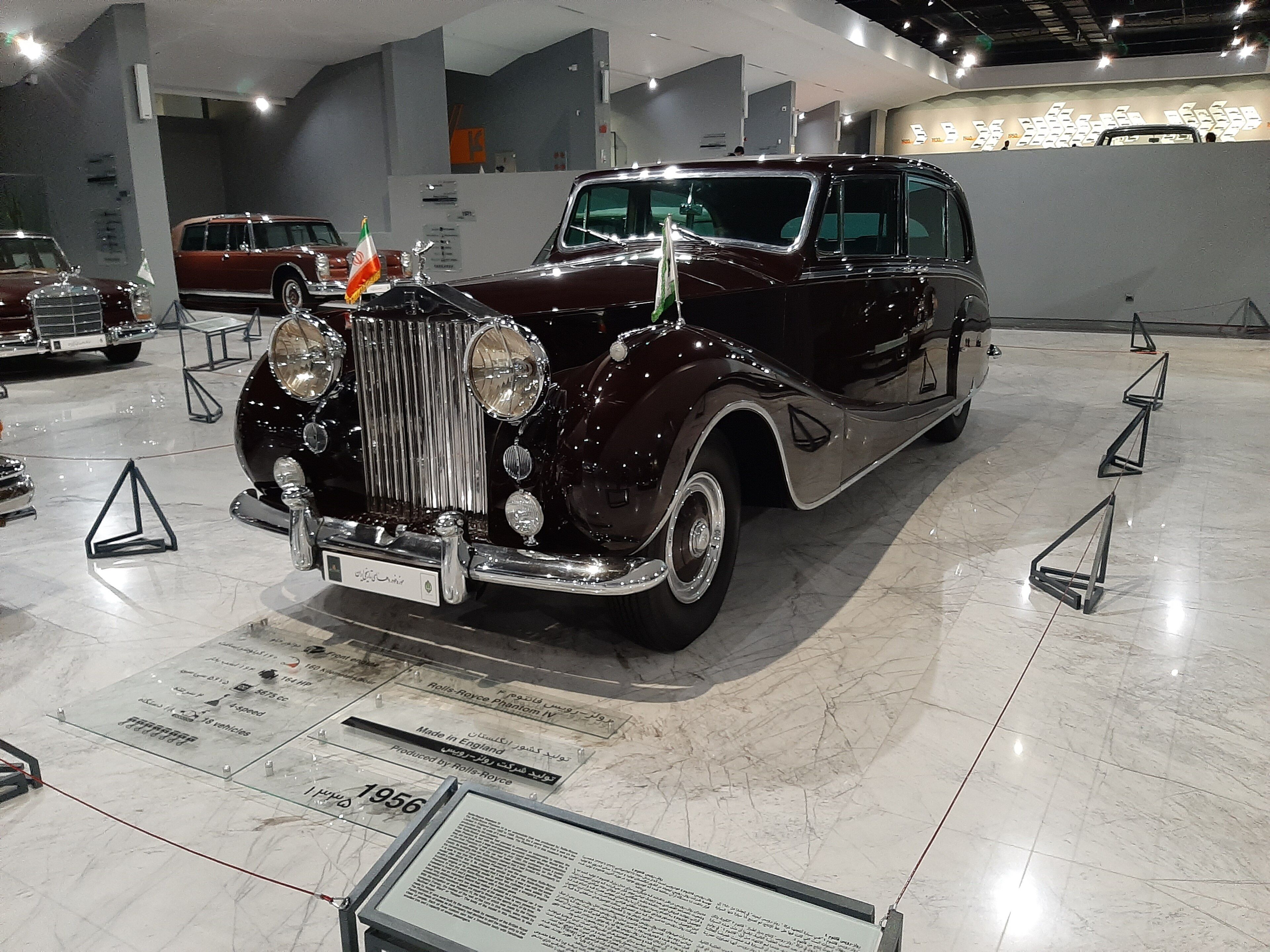 Rolls-Royce Phantom IV, front three-quarter view