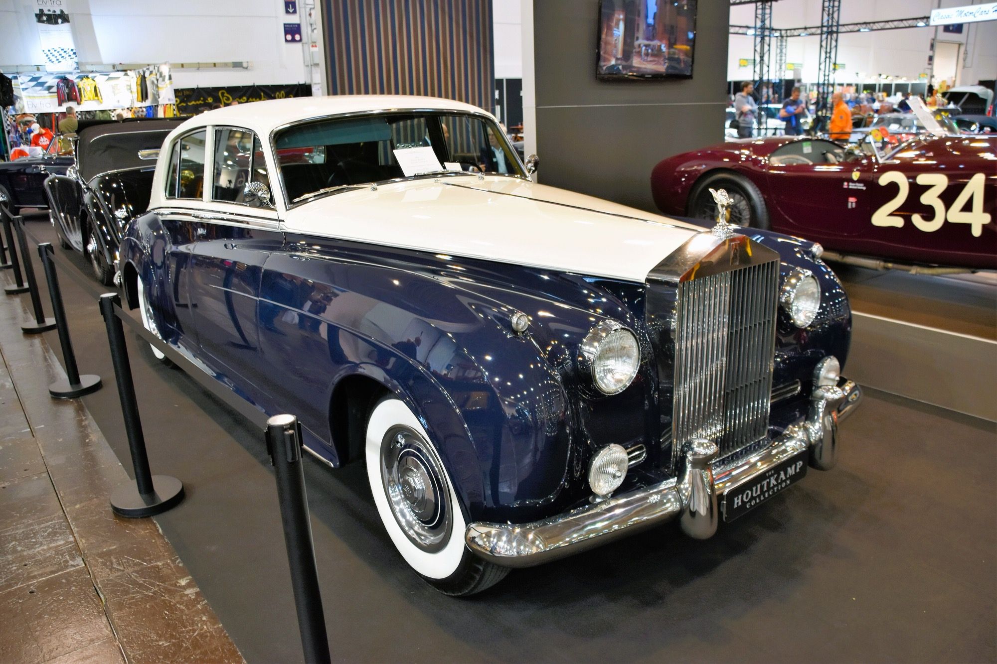 1960 Rolls-Royce Silver Cloud II, front three-quarter view