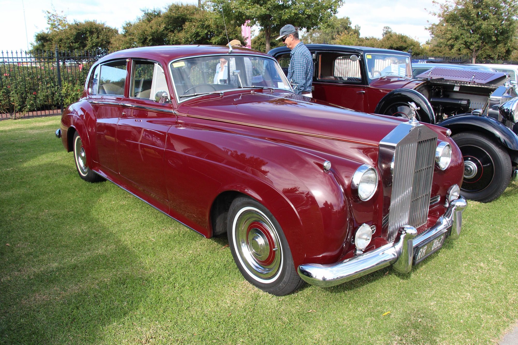 1962 Rolls-Royce Silver Cloud II saloon, front three-quarter view