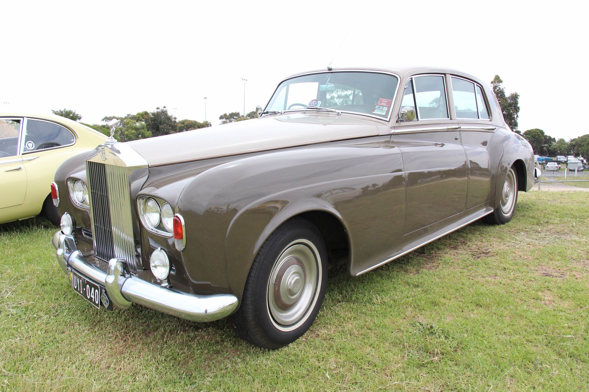 1963 Rolls-Royce Silver Cloud III saloon, front three-quarter view