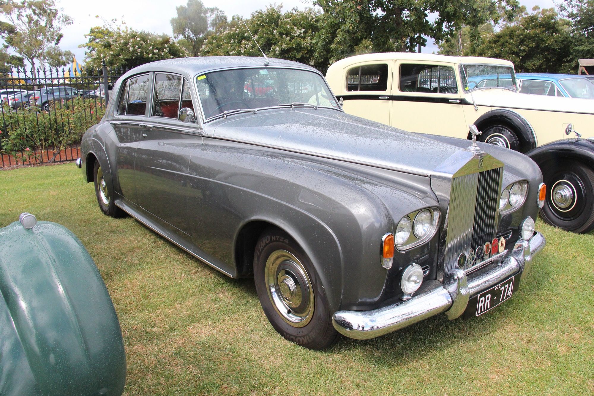 1964 Rolls-Royce Silver Cloud III saloon, front three-quarter view