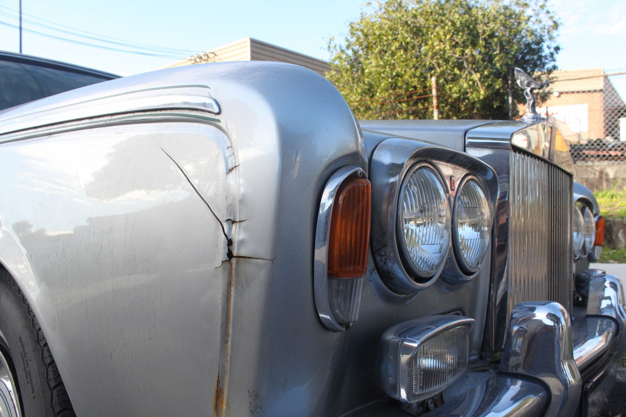 1967 Rolls-Royce Silver Shadow saloon, front three-quarter view