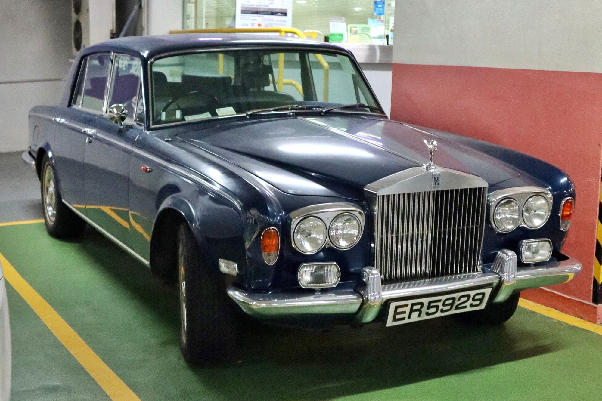 1970 Rolls-Royce Silver Shadow, front three-quarter view