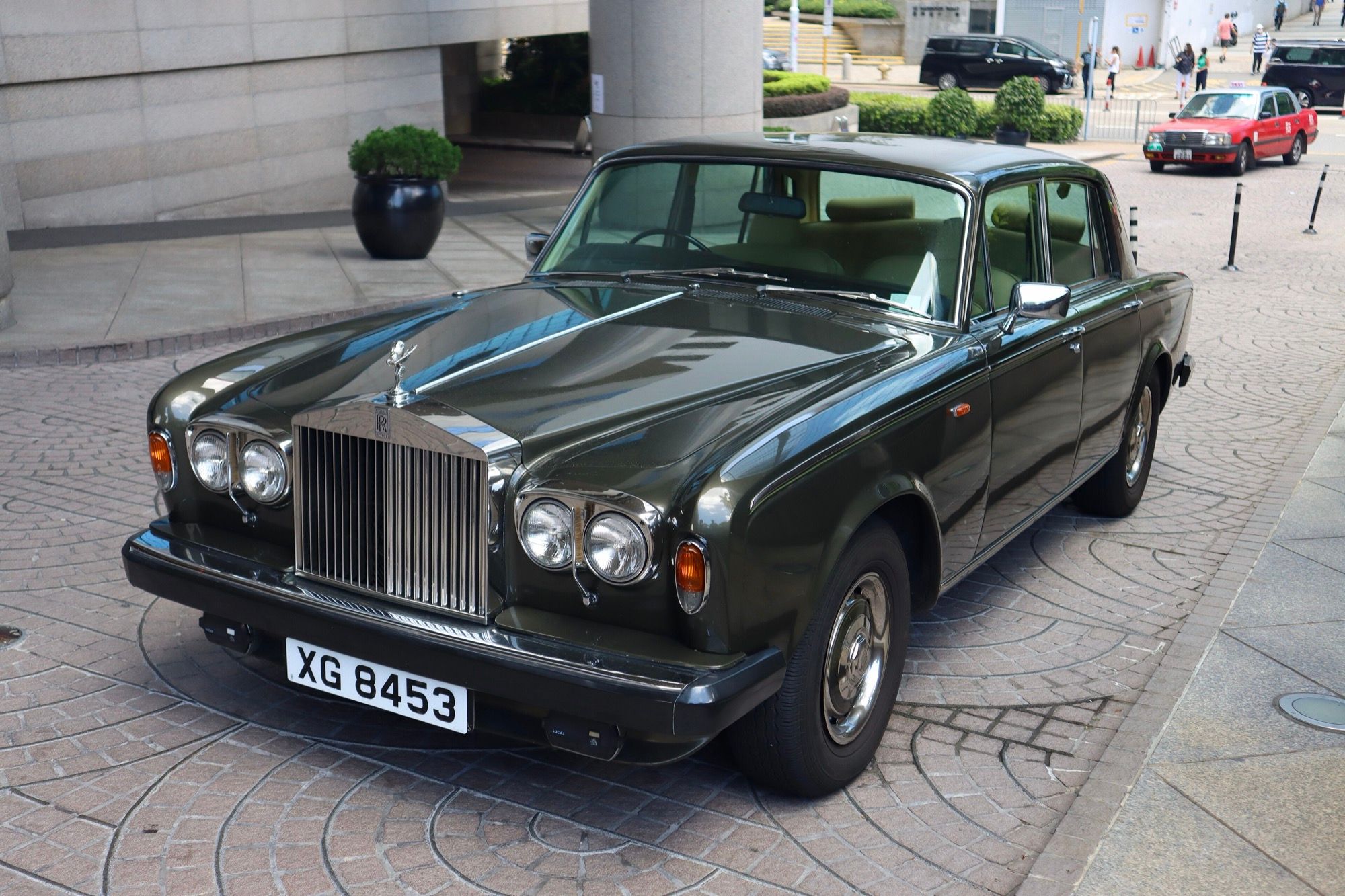 1977 Rolls-Royce Silver Shadow II, front three-quarter view
